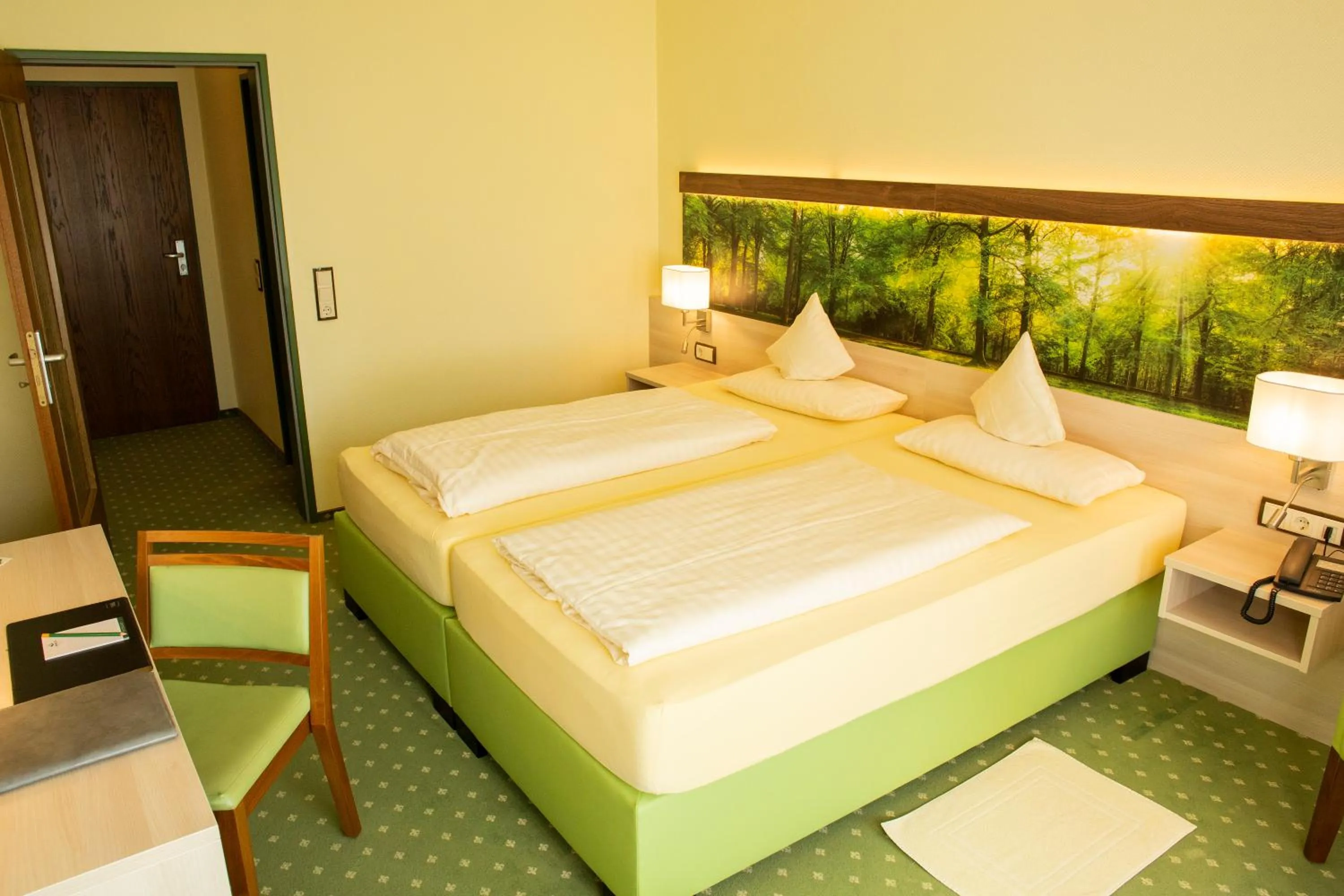 Photo of the whole room, Bed in Lampes Posthotel