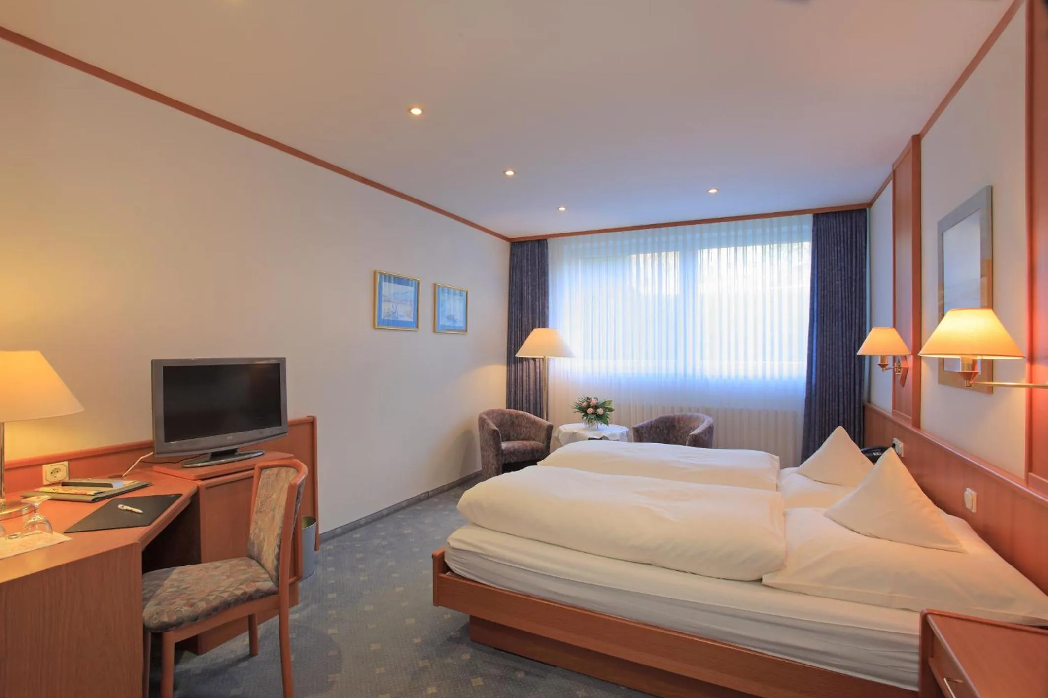 Photo of the whole room, Bed in Lampes Posthotel