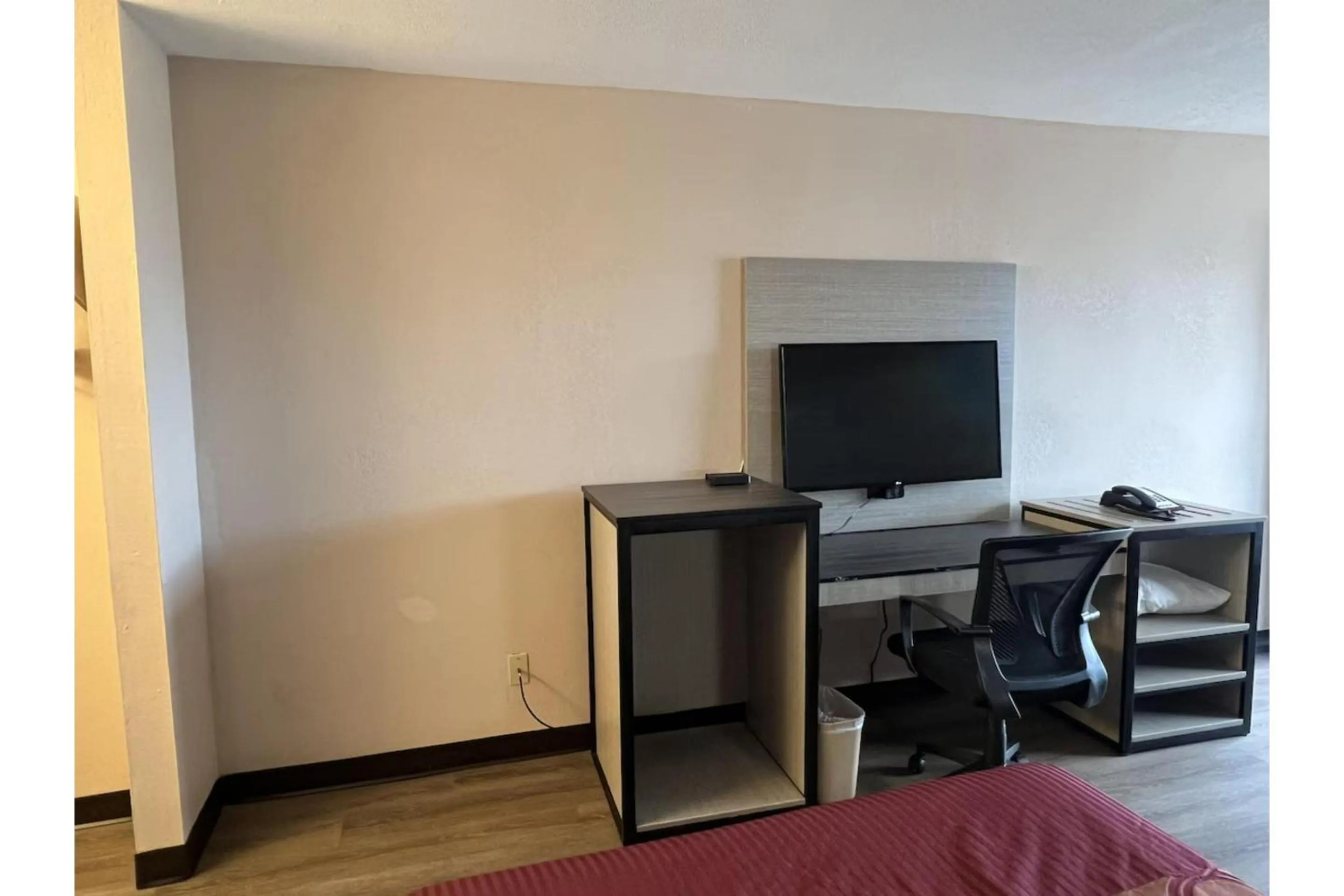 Bedroom in Western Motel By OYO Hattiesburg