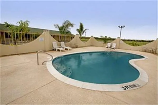 Swimming pool in Riviera Inn and Suites