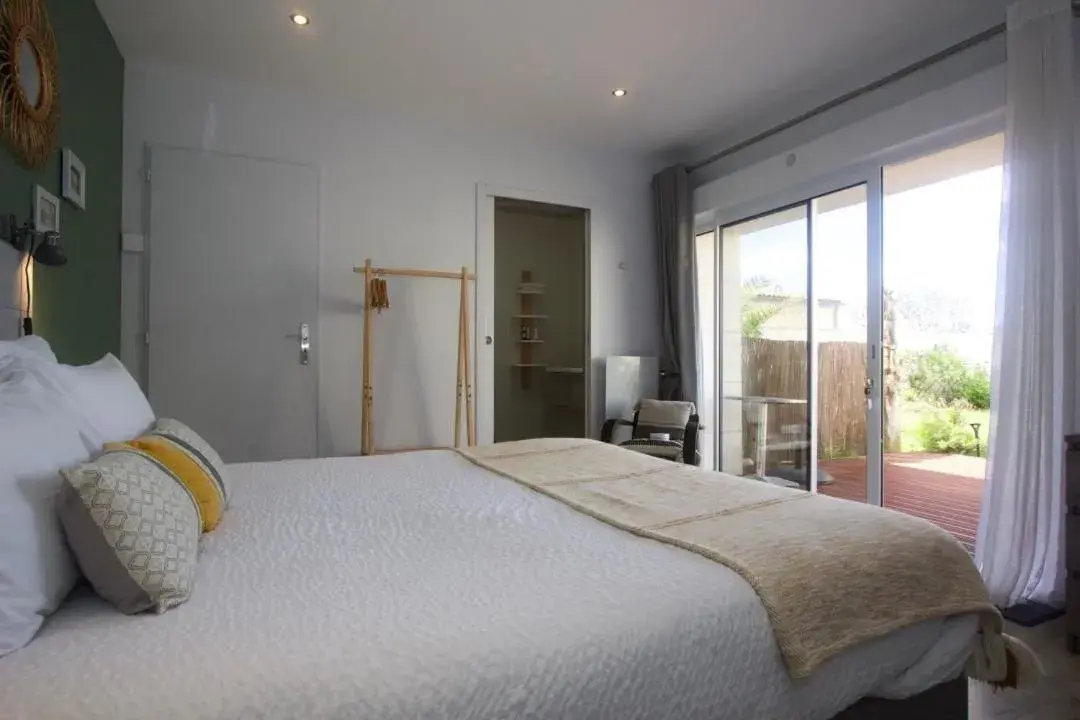 Deluxe Queen Room in La Charentine Deluxe Queen Room in La Charentine