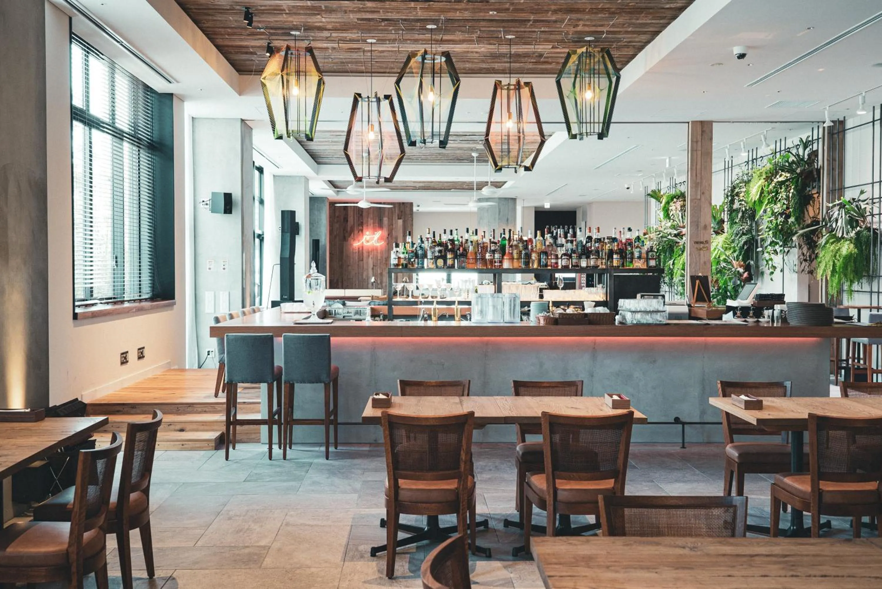 Restaurant/places to eat in Hotel It Osaka Shinmachi