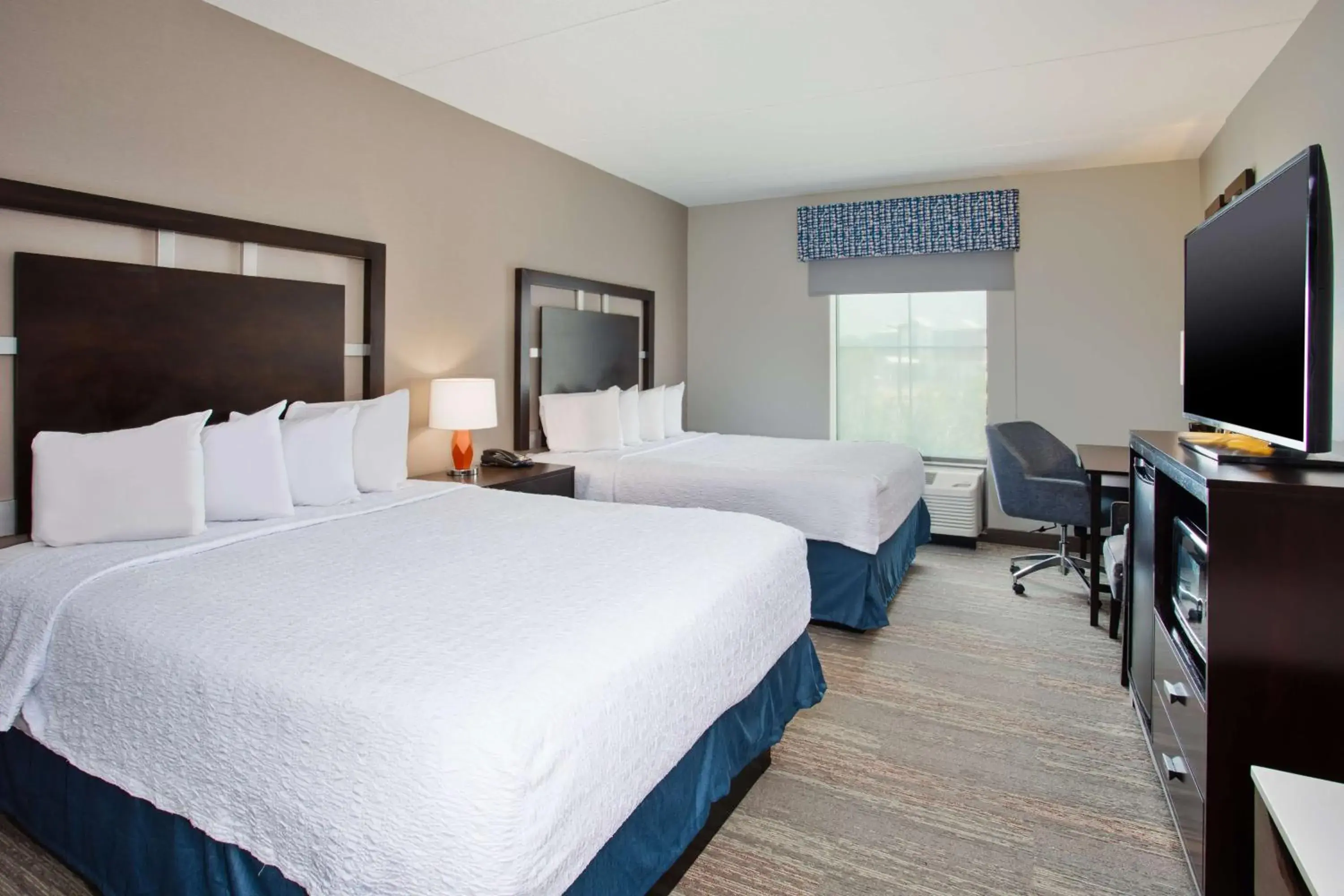 Bed in Hampton Inn & Suites Columbia/Southeast-Fort Jackson Bed in Hampton Inn & Suites Columbia/Southeast-Fort Jackson