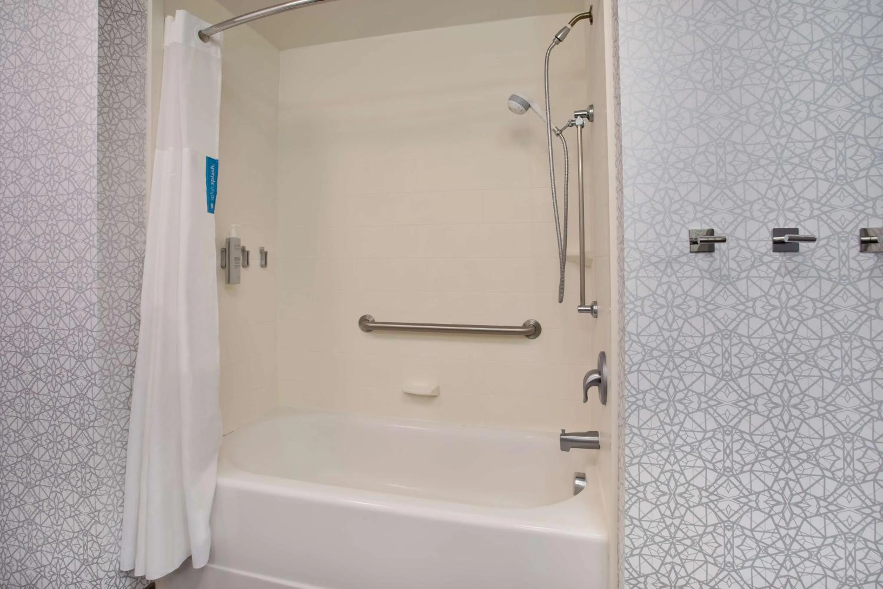 Bathroom in Hampton Inn & Suites Columbia/Southeast-Fort Jackson