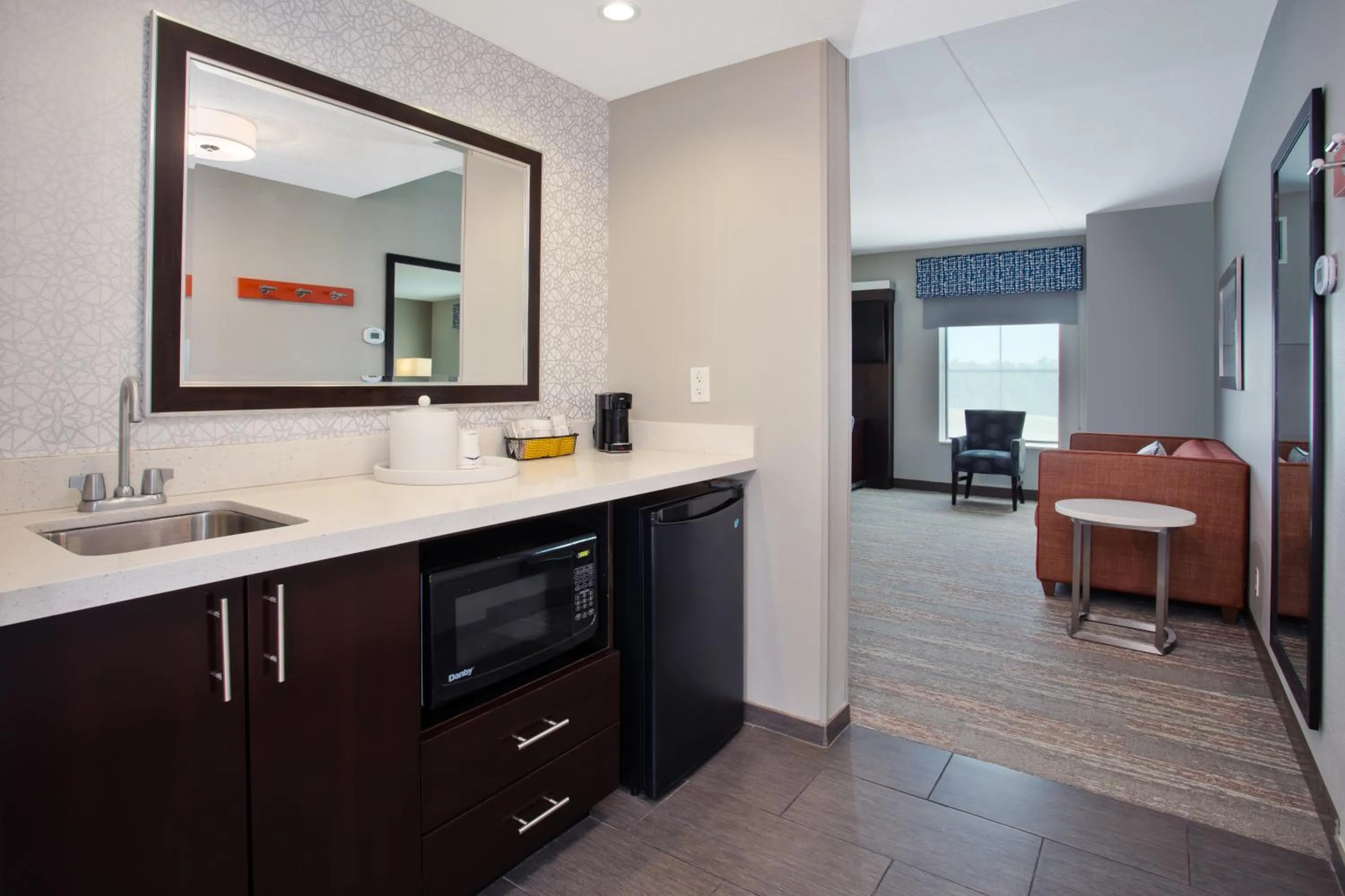 kitchen in Hampton Inn & Suites Columbia/Southeast-Fort Jackson