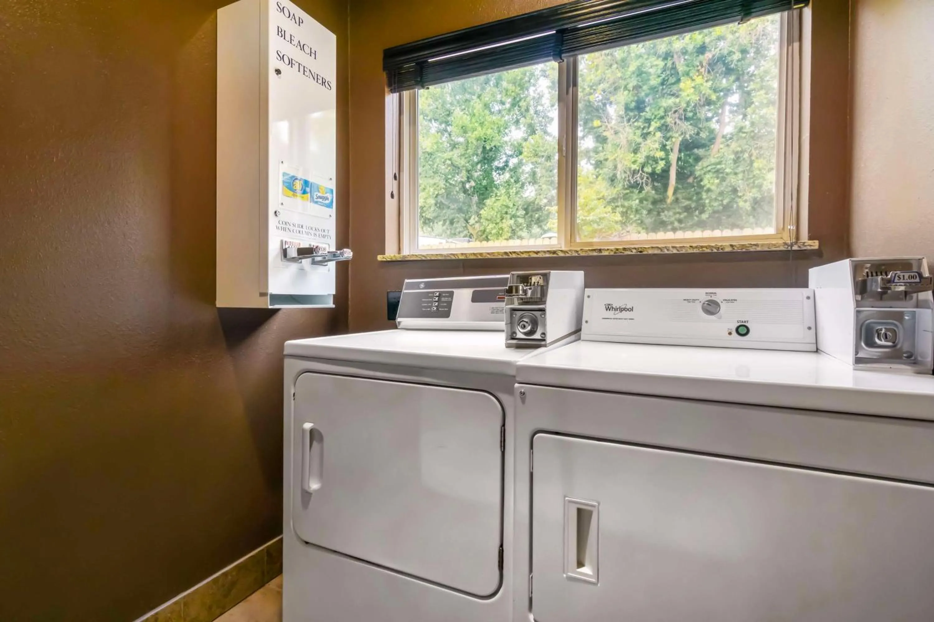 laundry in Best Western Plus Yakima Hotel