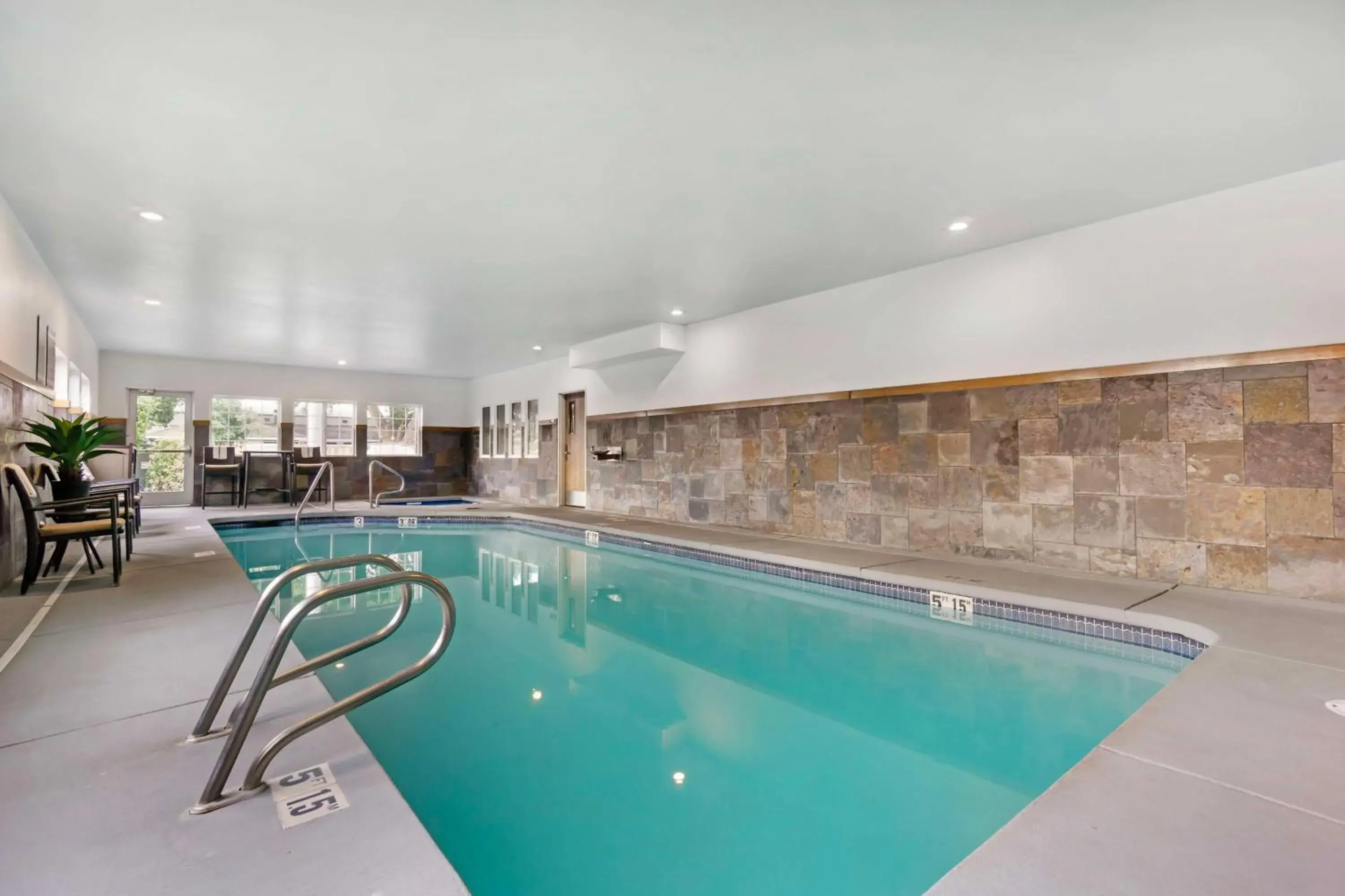 Pool view in Best Western Plus Yakima Hotel Pool view in Best Western Plus Yakima Hotel