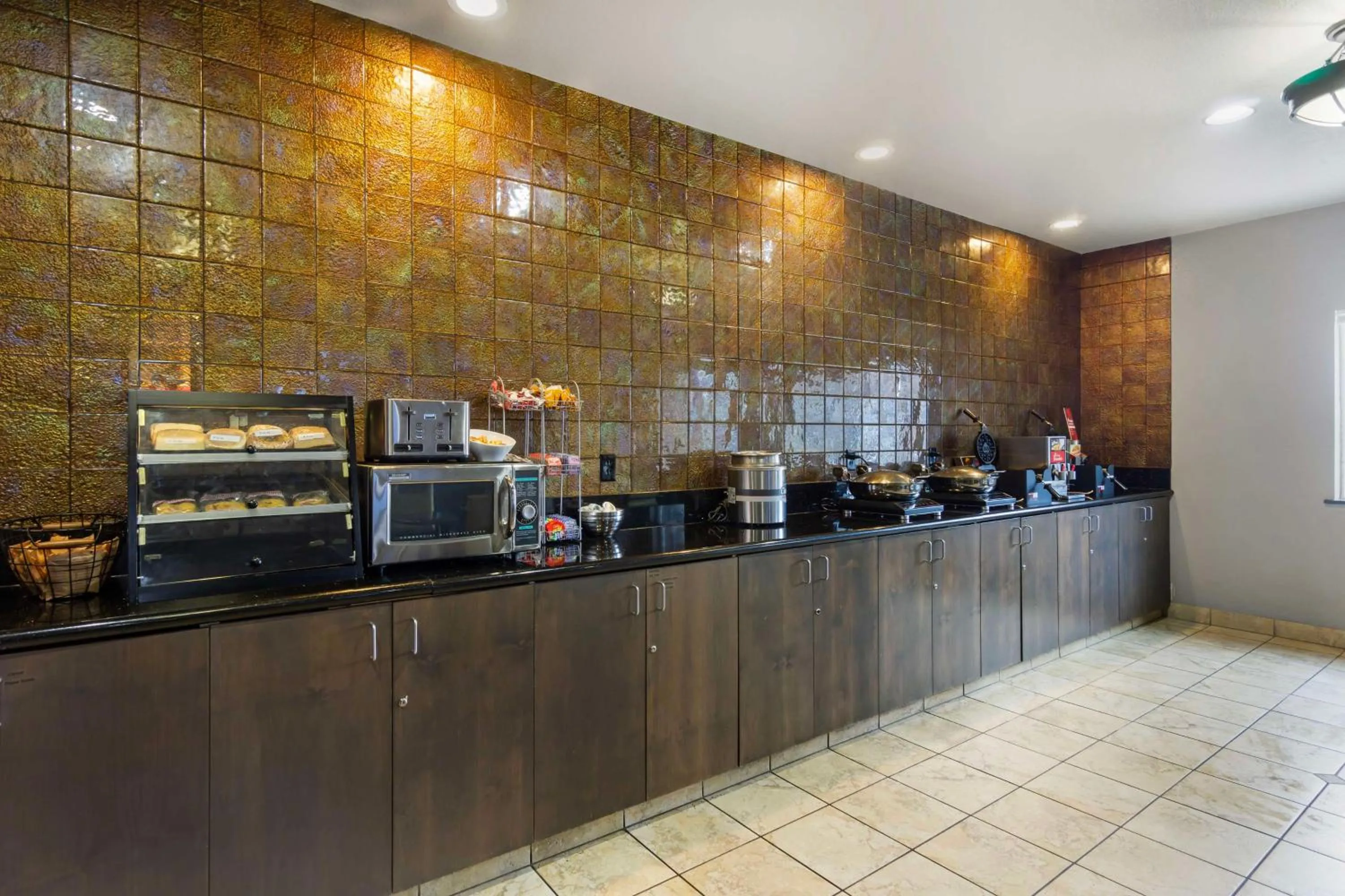 Breakfast in Best Western Plus Yakima Hotel