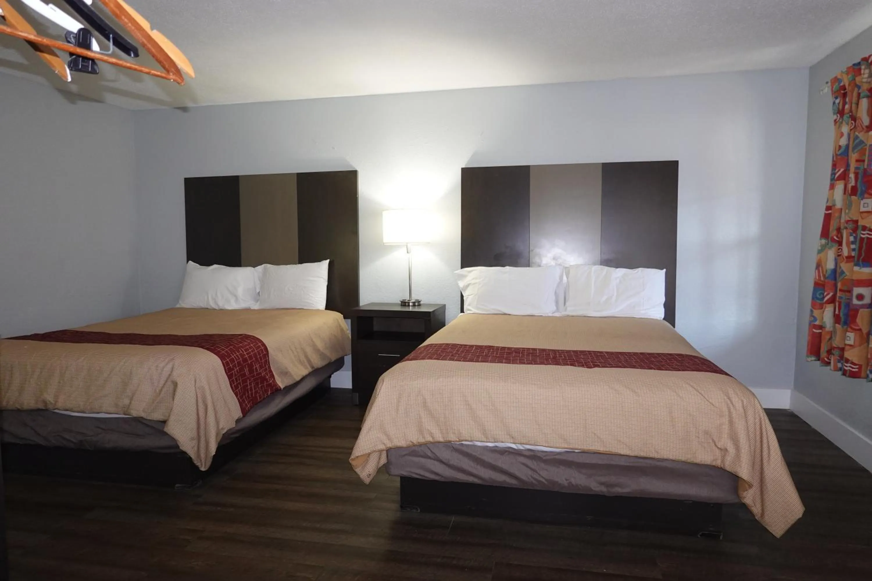 Bed in Cascades Motel - Chattanooga