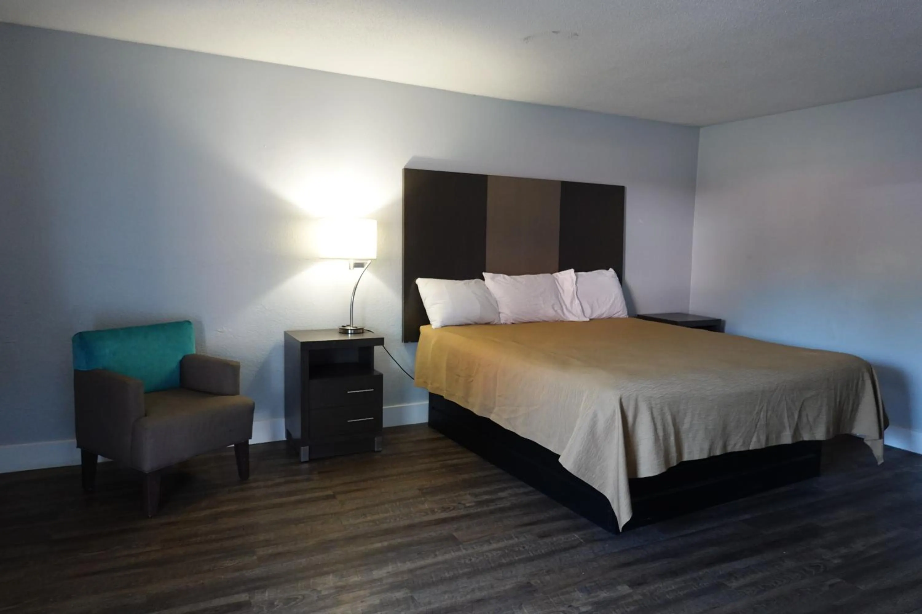 Bed in Cascades Motel - Chattanooga