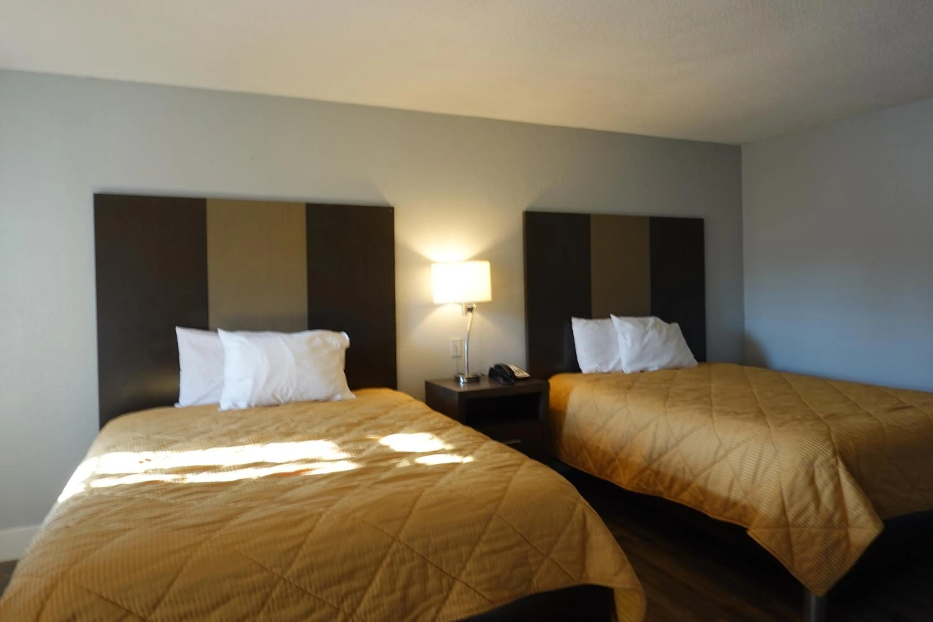 Bed in Cascades Motel - Chattanooga