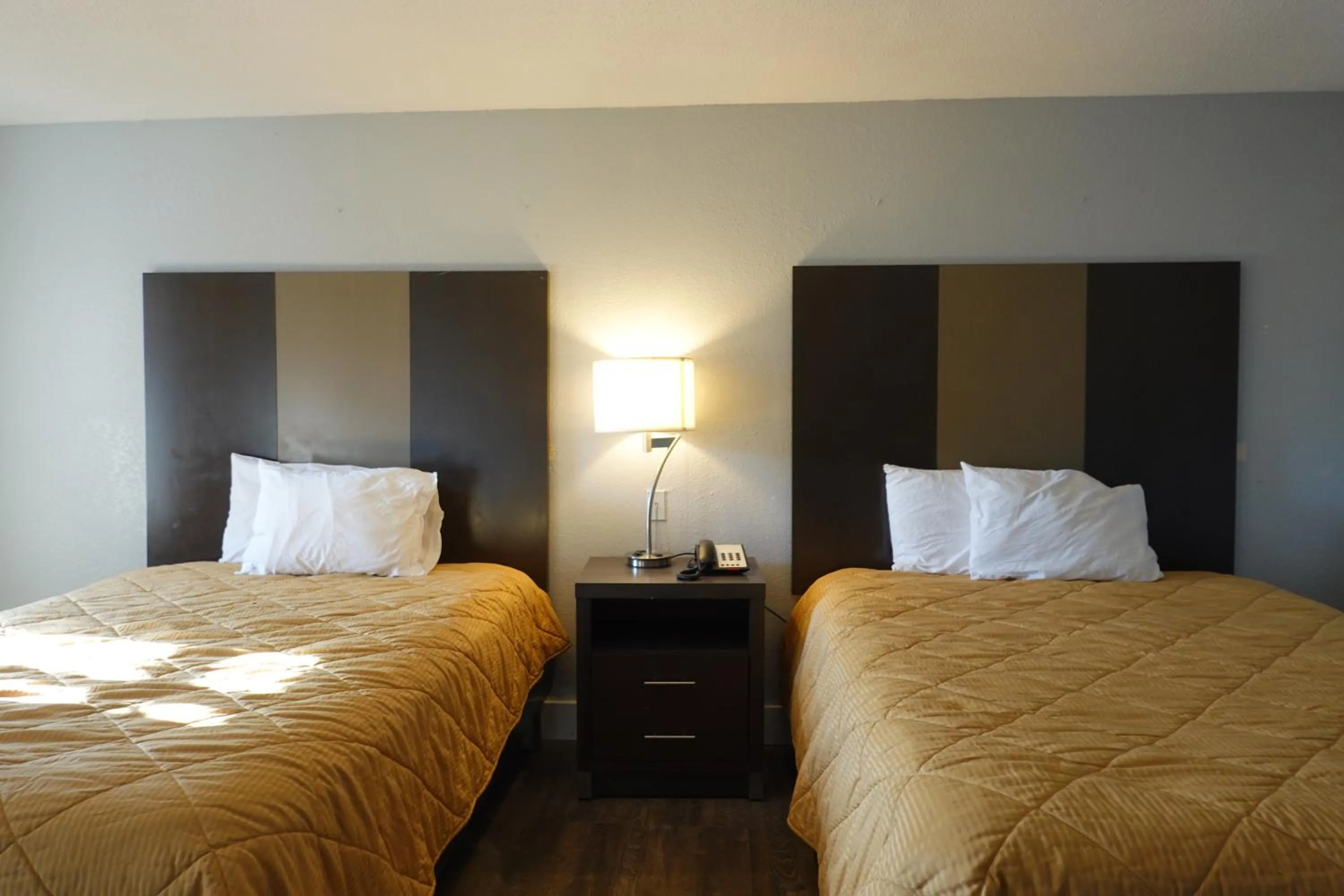 Bed in Cascades Motel - Chattanooga