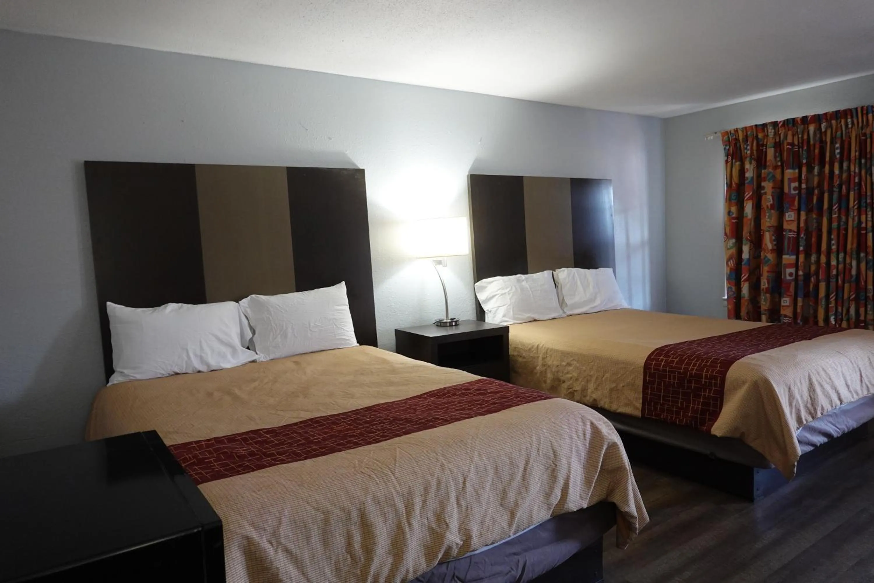 Bed in Cascades Motel - Chattanooga