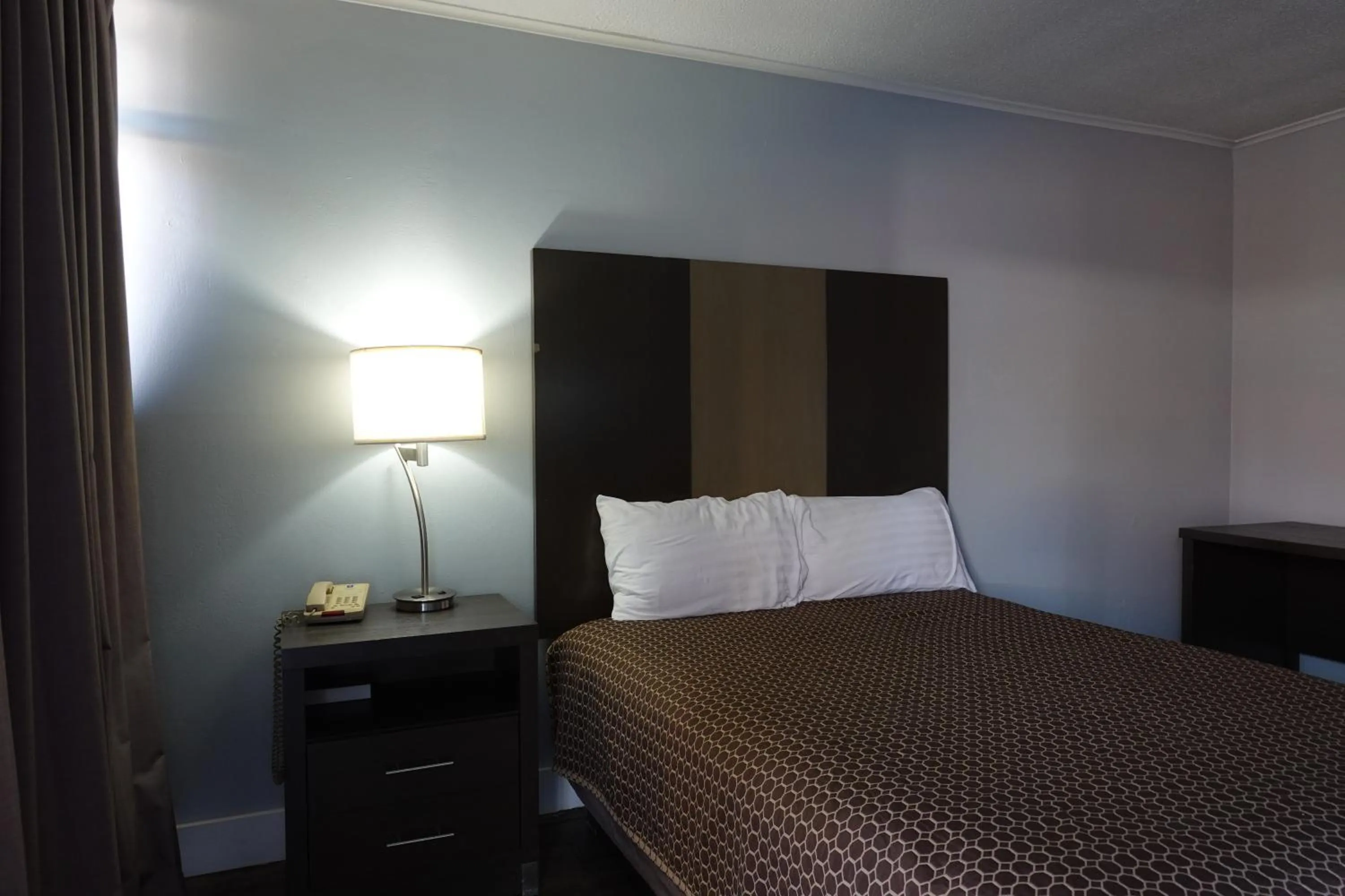 Bed in Cascades Motel - Chattanooga