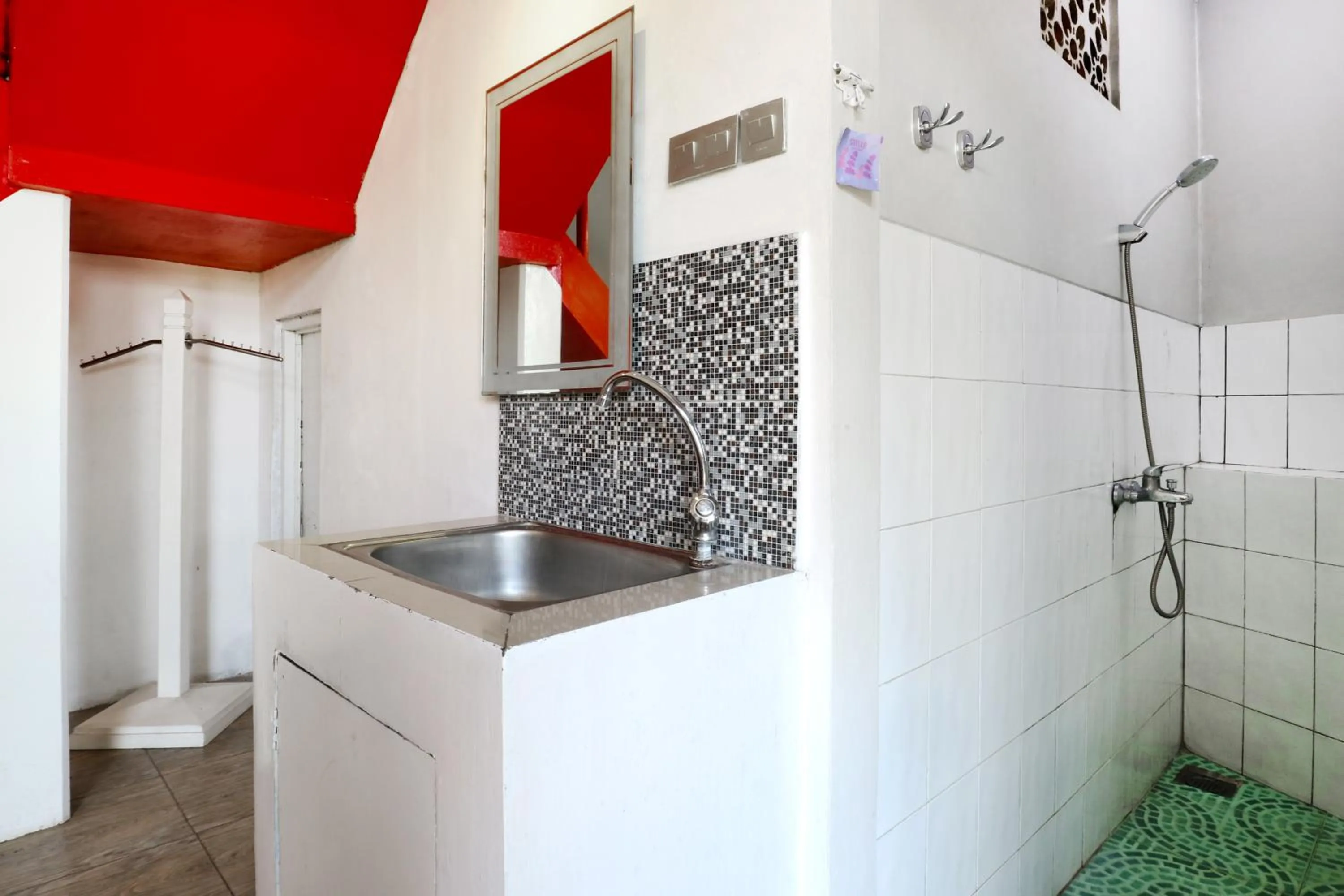 Communal kitchen in RedDoorz near UPI Setiabudi 2