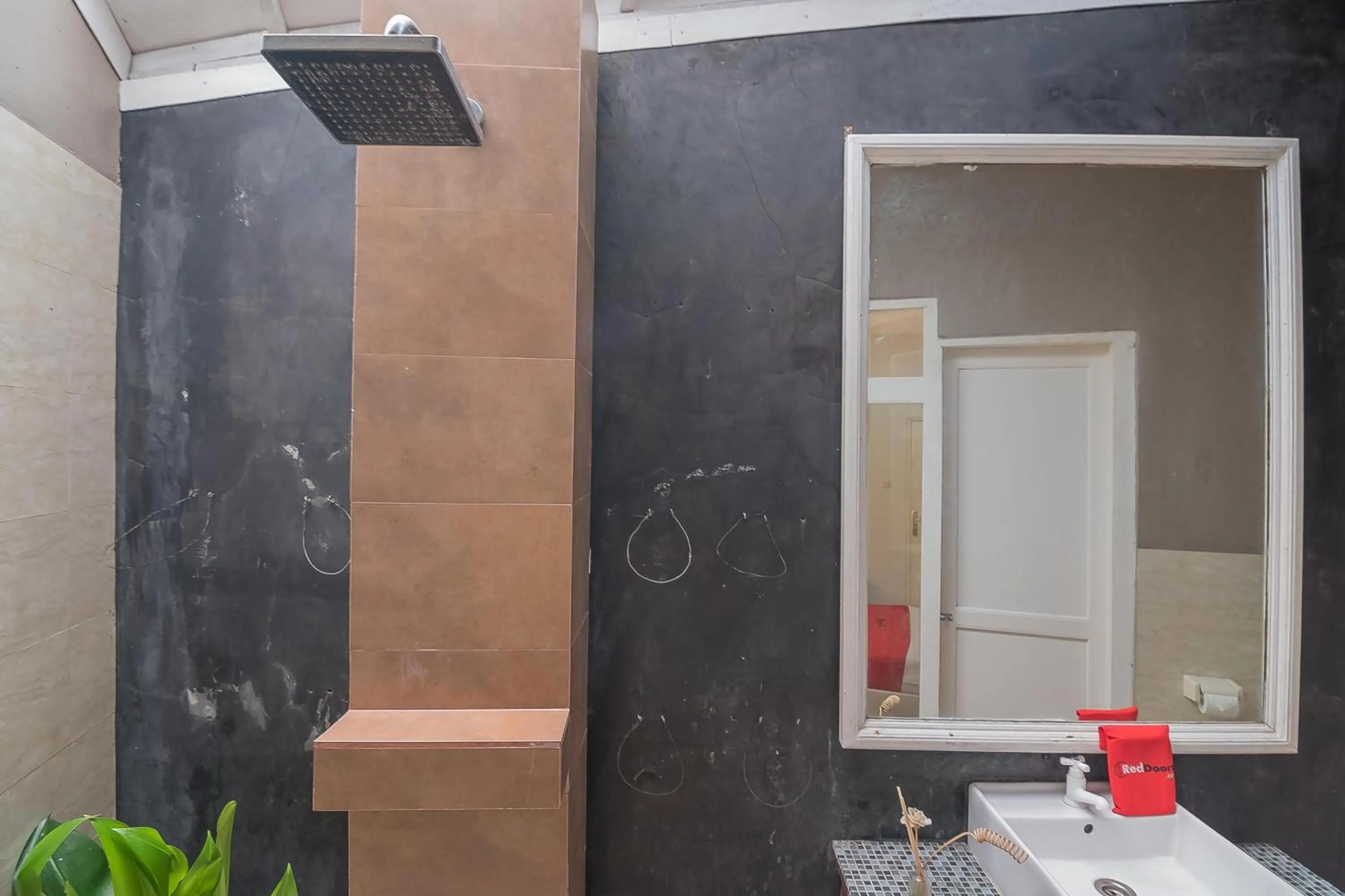 Bathroom in RedDoorz near UPI Setiabudi 2