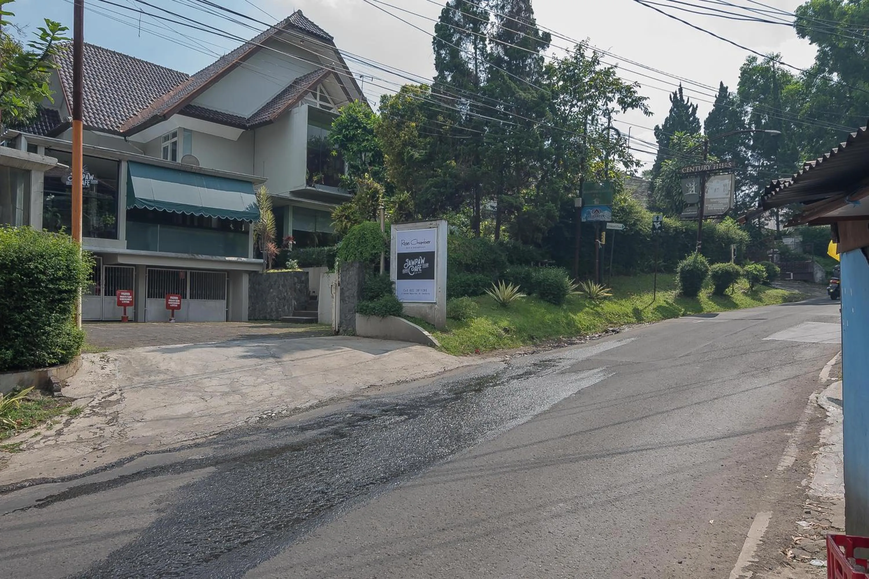 Property logo or sign in RedDoorz near UPI Setiabudi 2