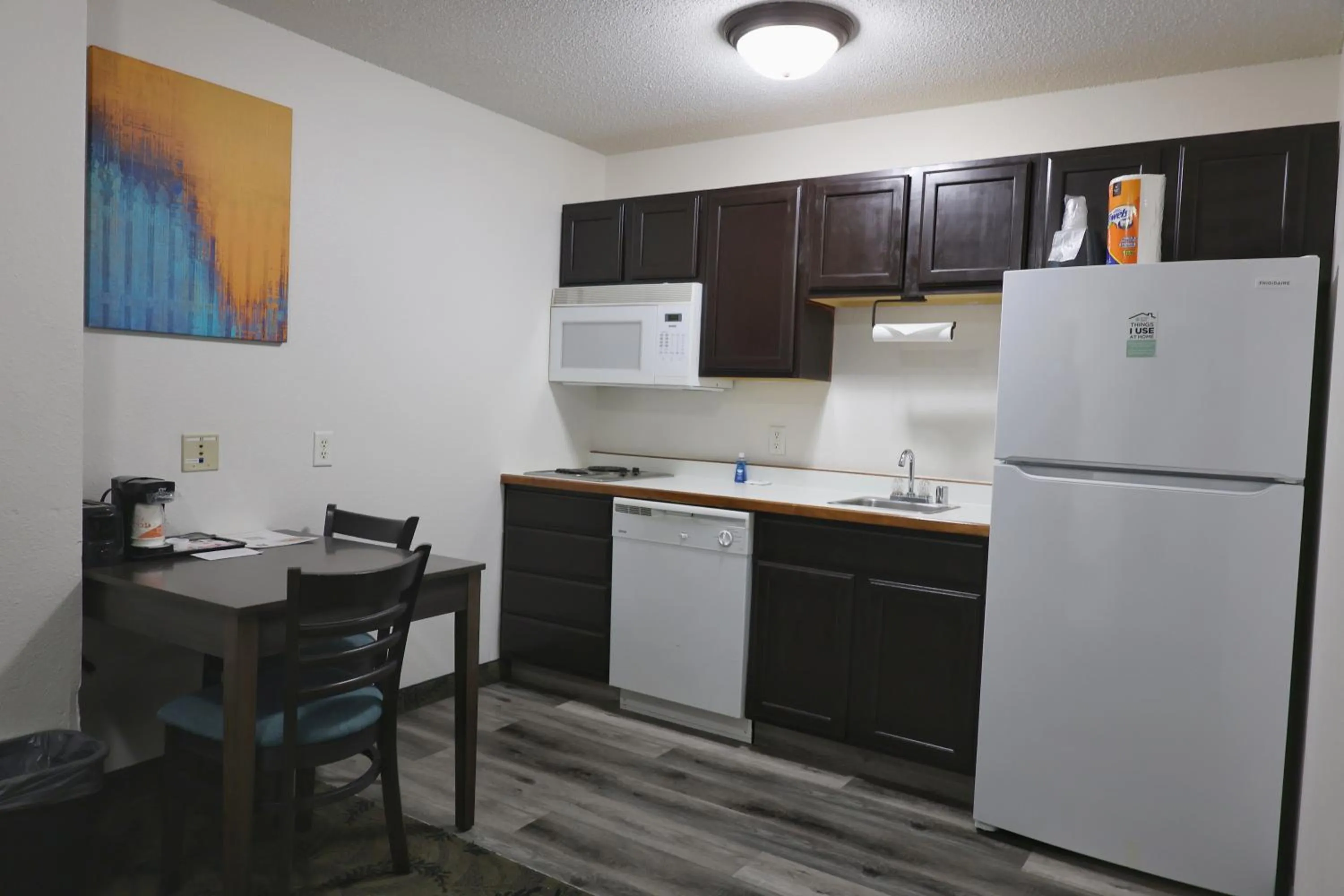 Kitchen or kitchenette in MainStay Suites Madison Airport
