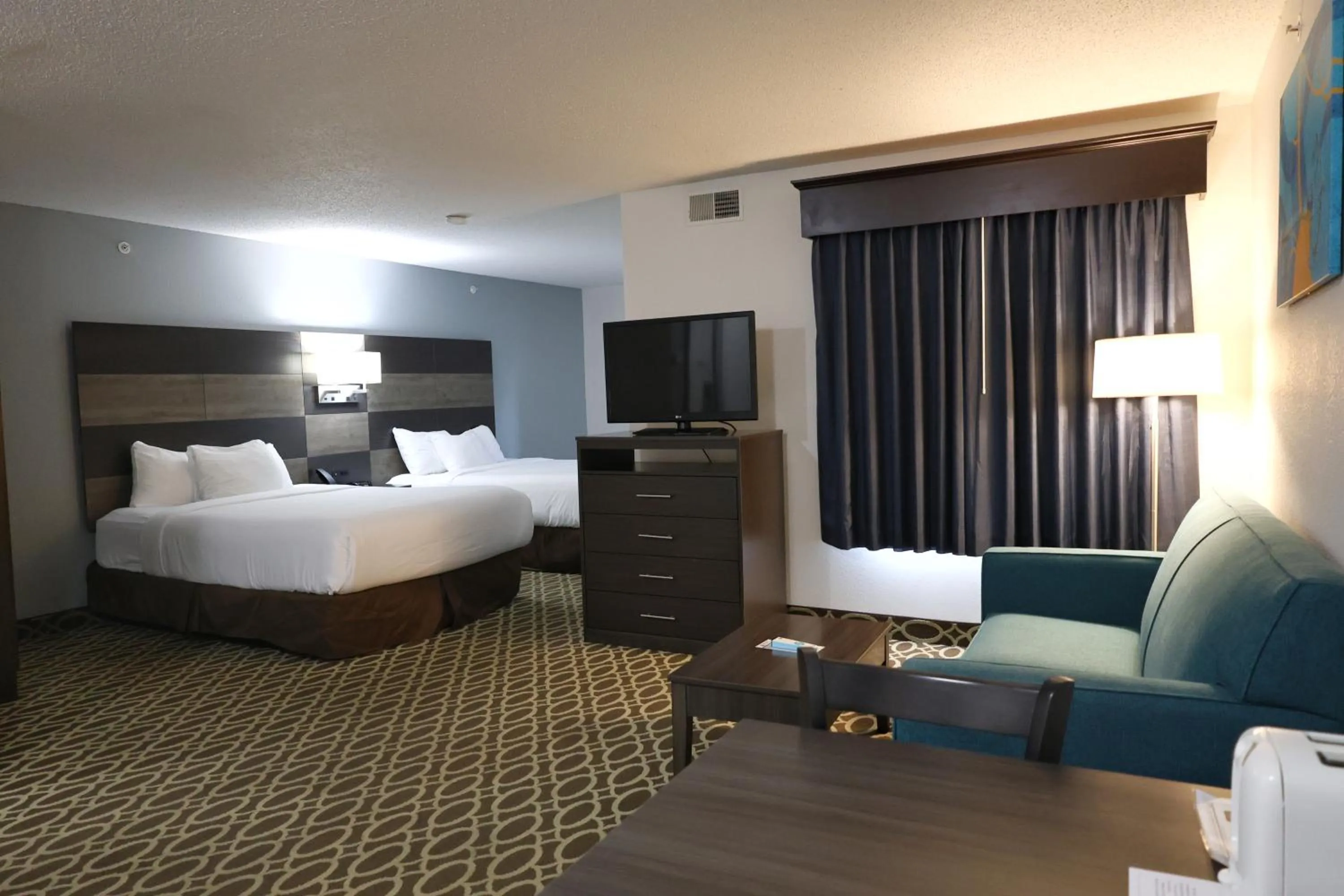 Bed in MainStay Suites Madison Airport