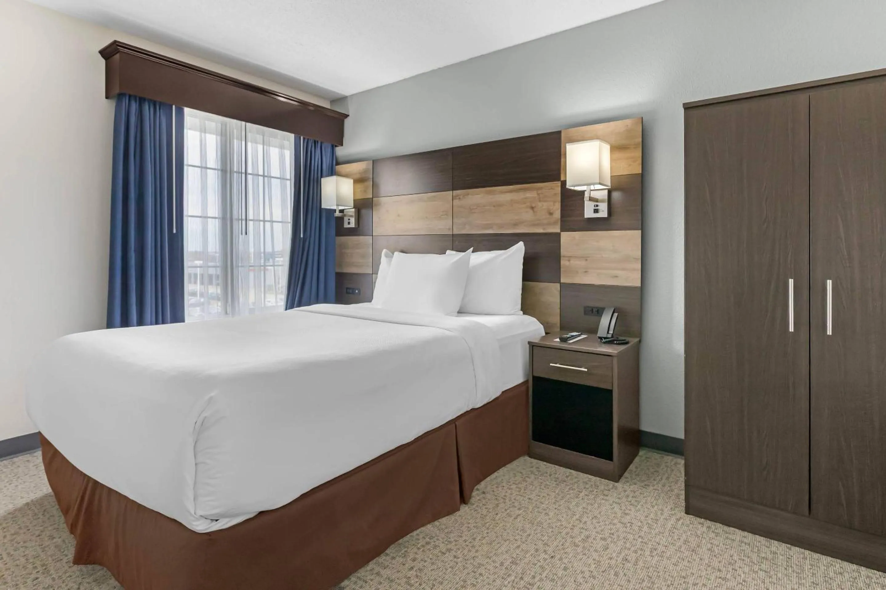 Bedroom, Bed in MainStay Suites Madison Airport