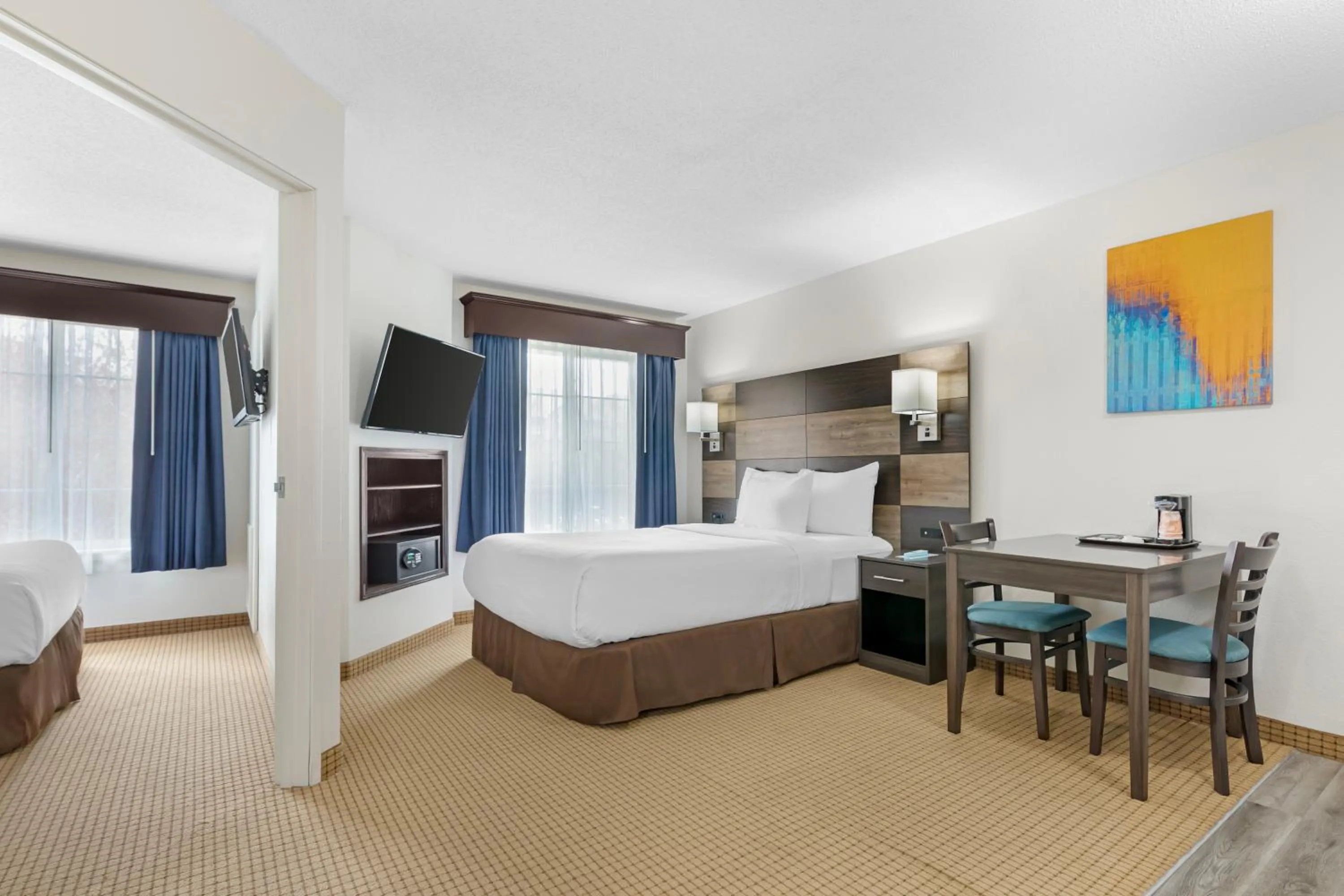 View (from property/room), Bed in MainStay Suites Madison Airport