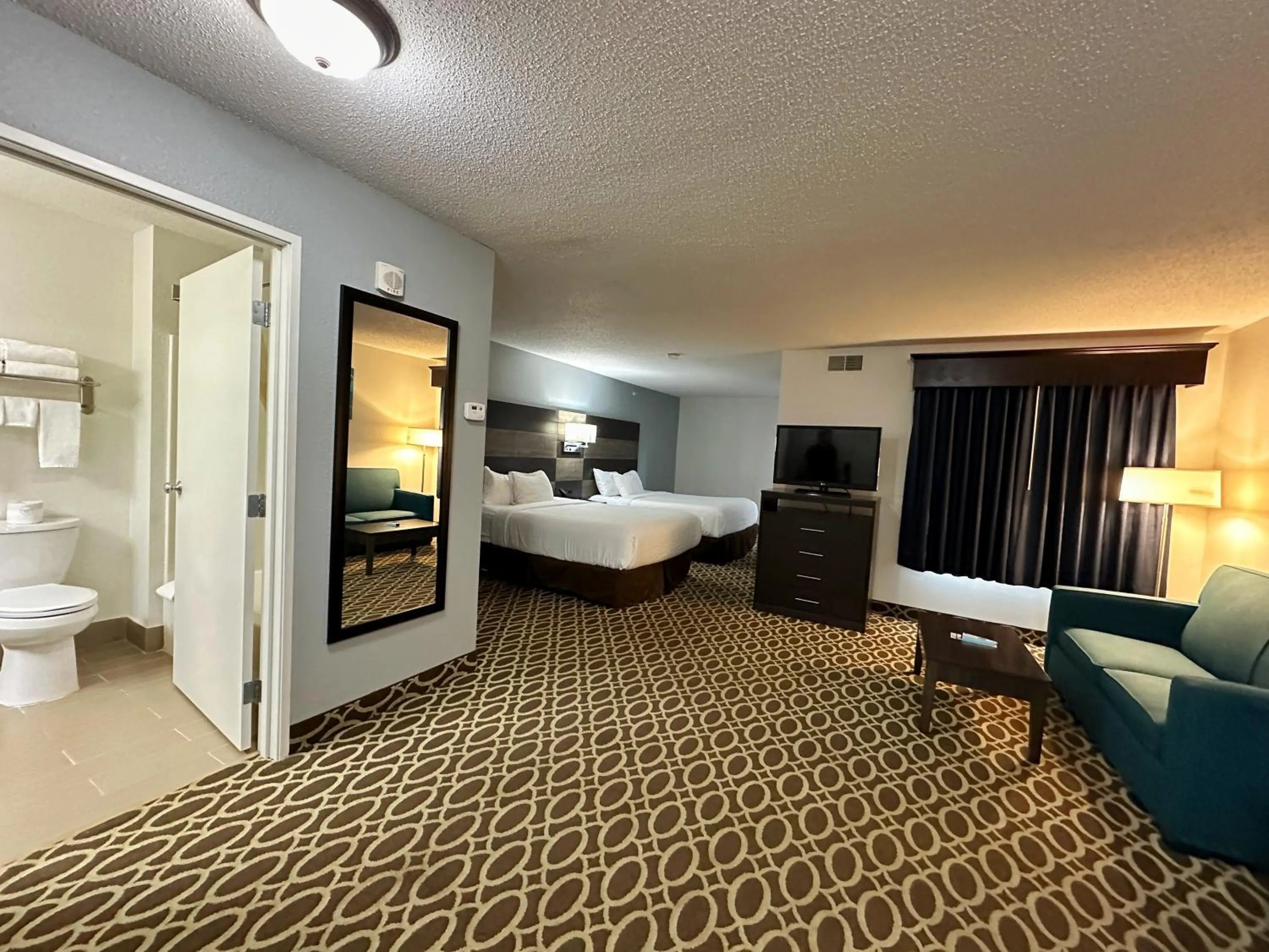 Bed in MainStay Suites Madison Airport