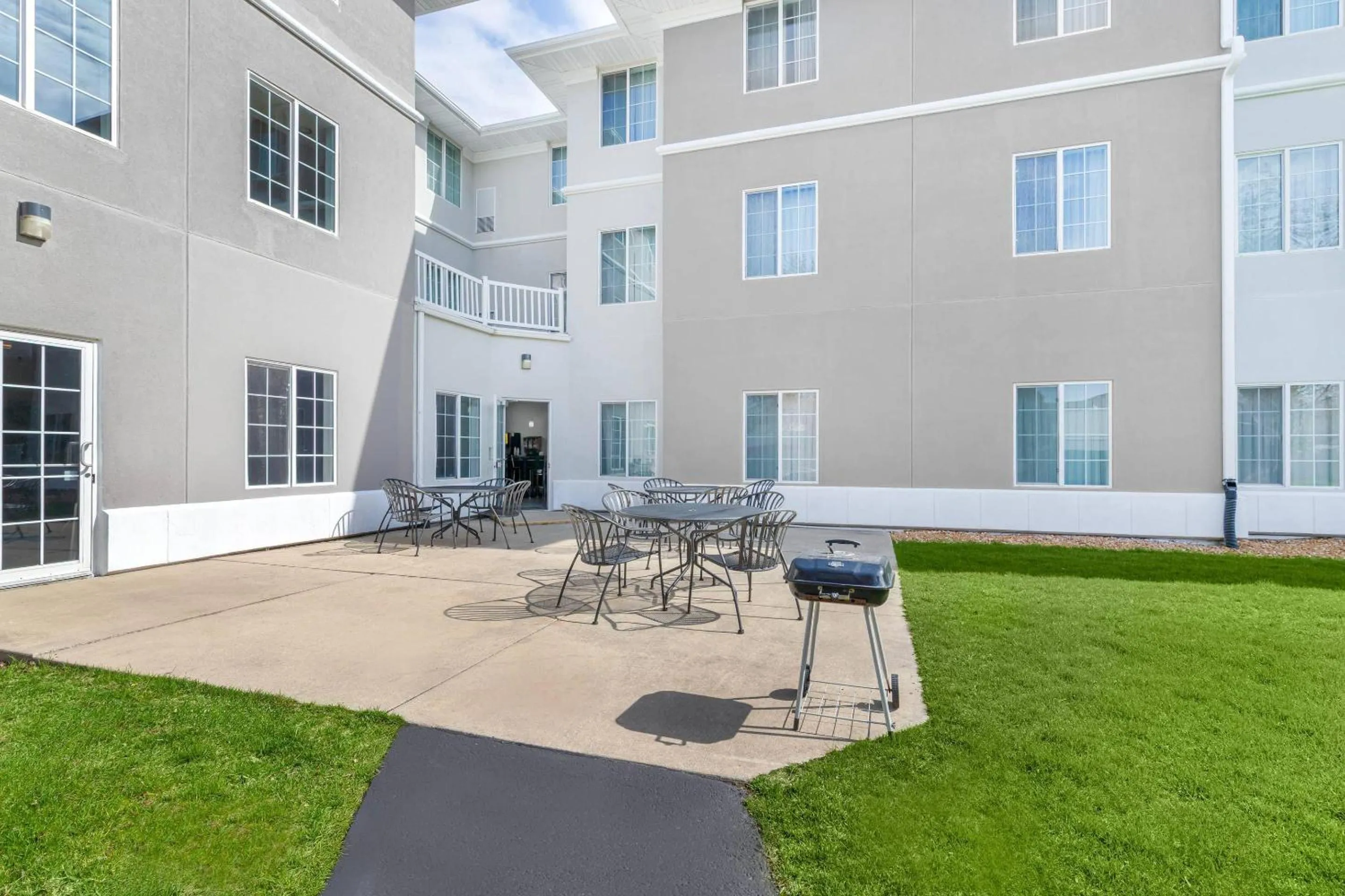 Patio in MainStay Suites Madison Airport