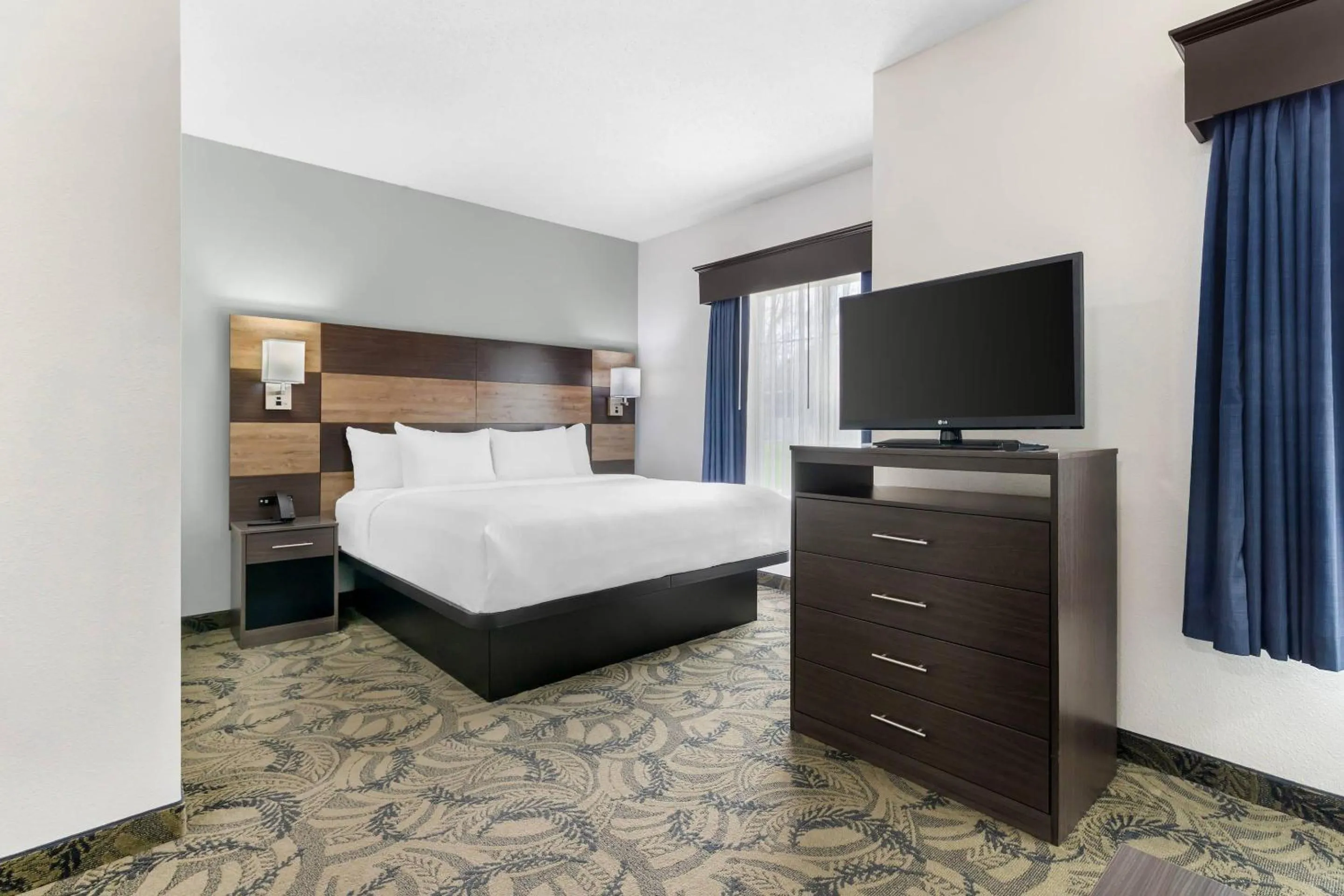 Bedroom, Bed in MainStay Suites Madison Airport