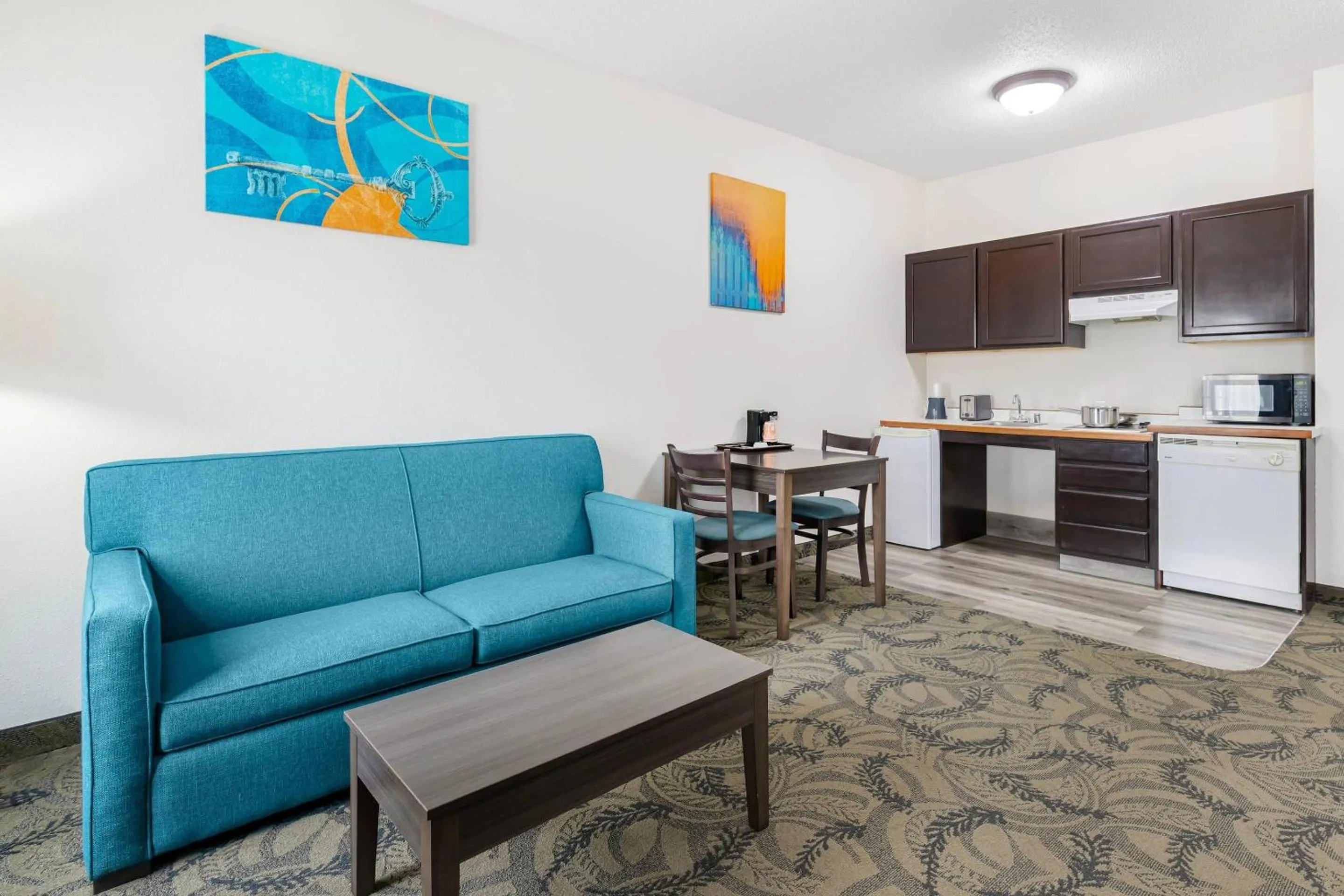 Bedroom in MainStay Suites Madison Airport