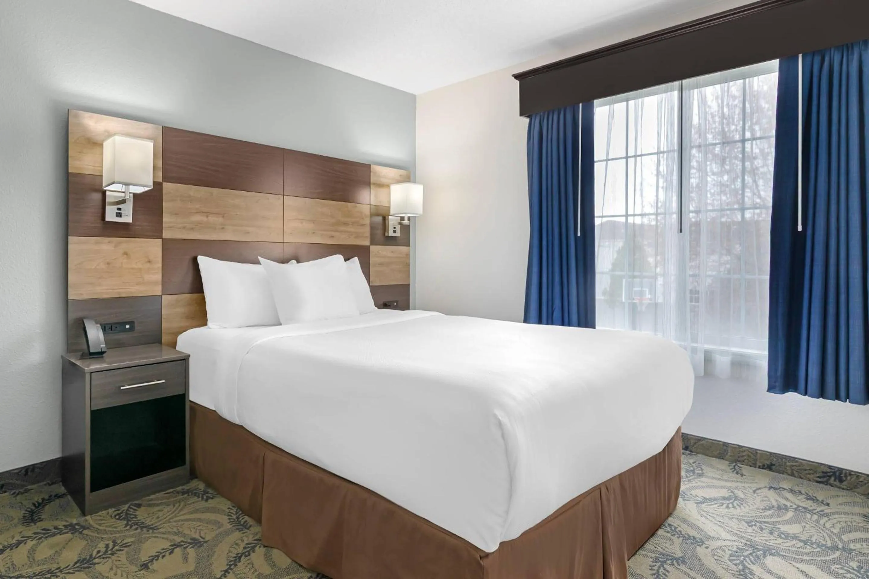 Bedroom, Bed in MainStay Suites Madison Airport