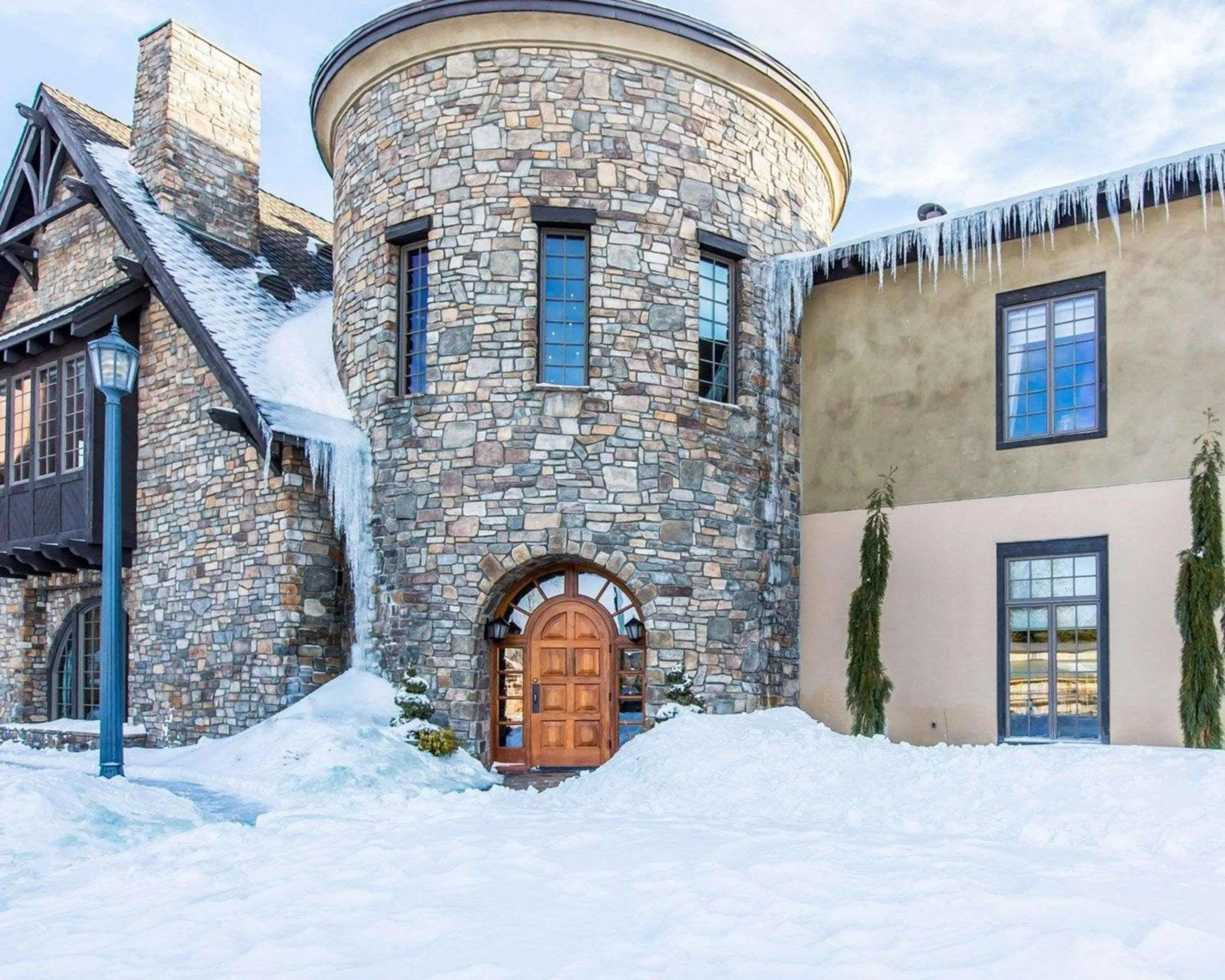 Property building in Bluegreen Vacations Big Bear Village, an Ascend Collection Resort