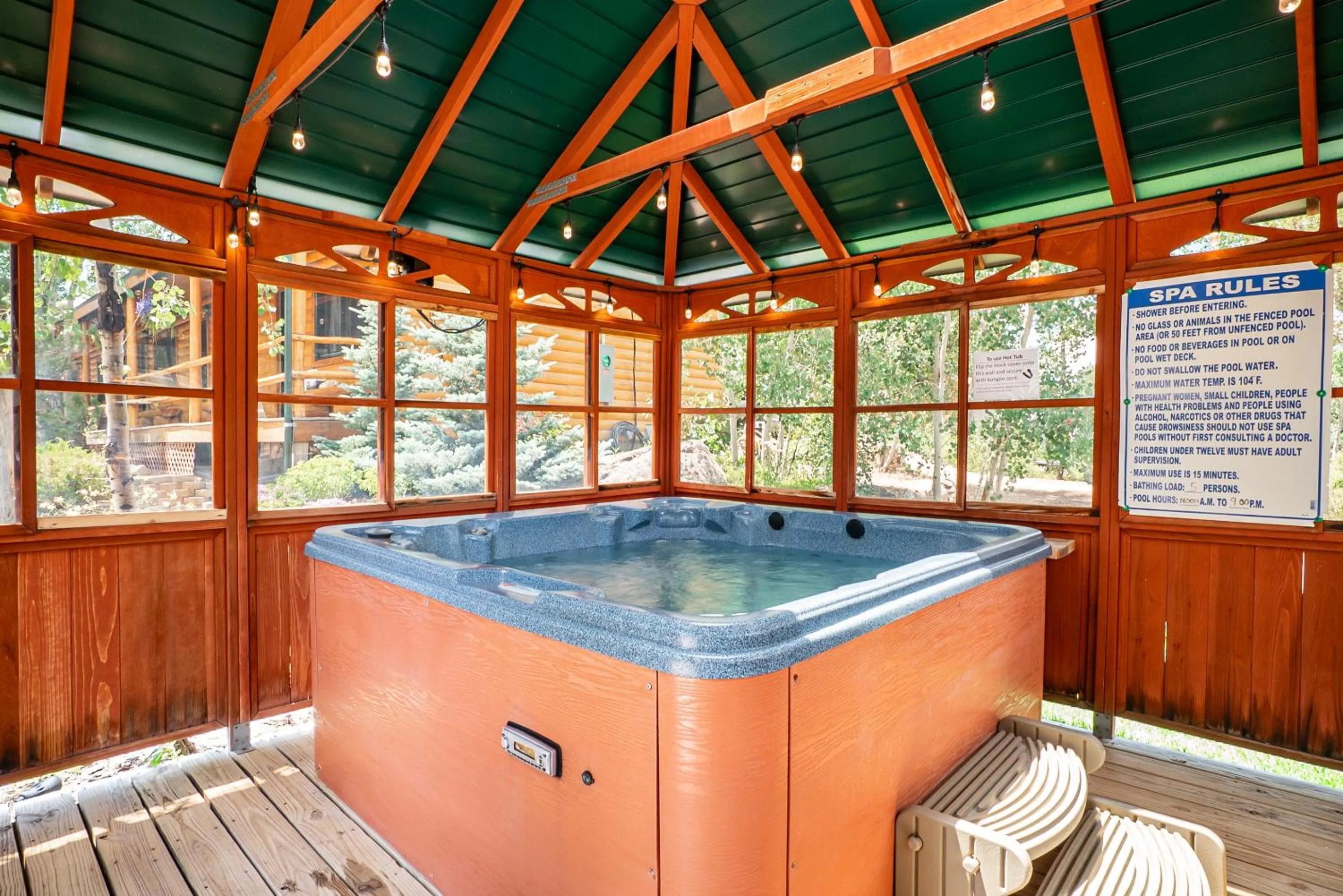 Hot Tub in Spirit Lake Lodge
