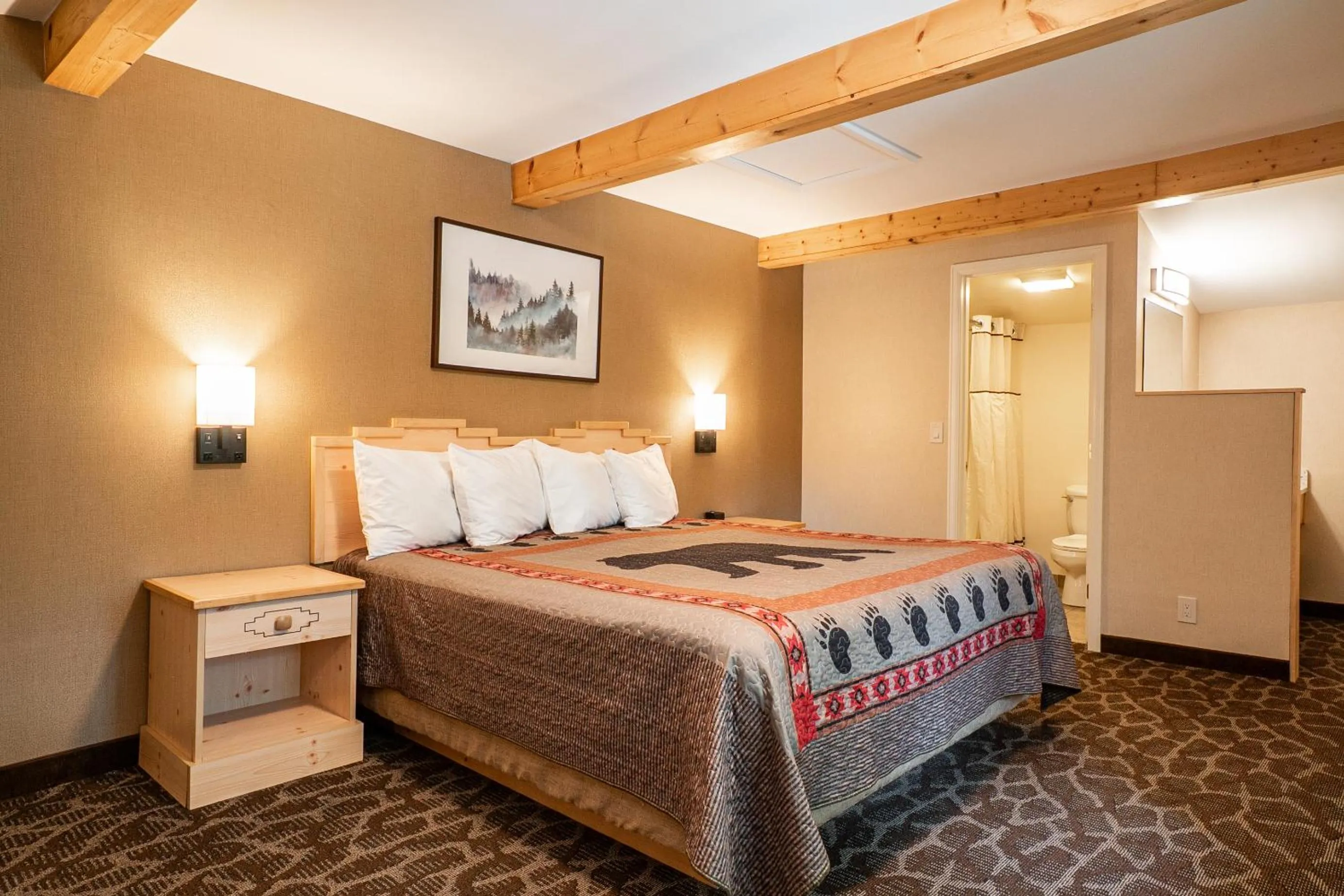 Photo of the whole room, Bed in Spirit Lake Lodge