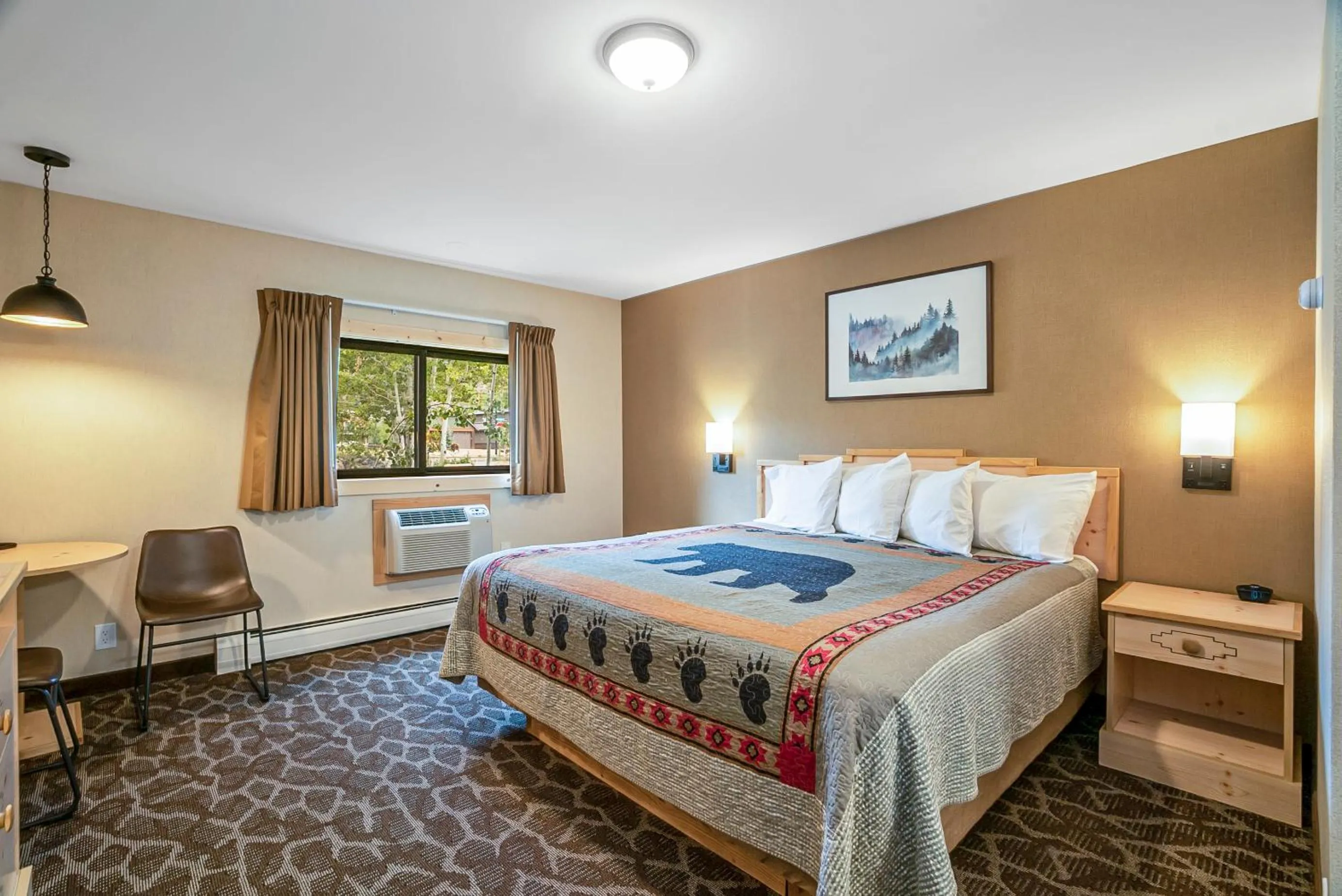 Photo of the whole room, Bed in Spirit Lake Lodge