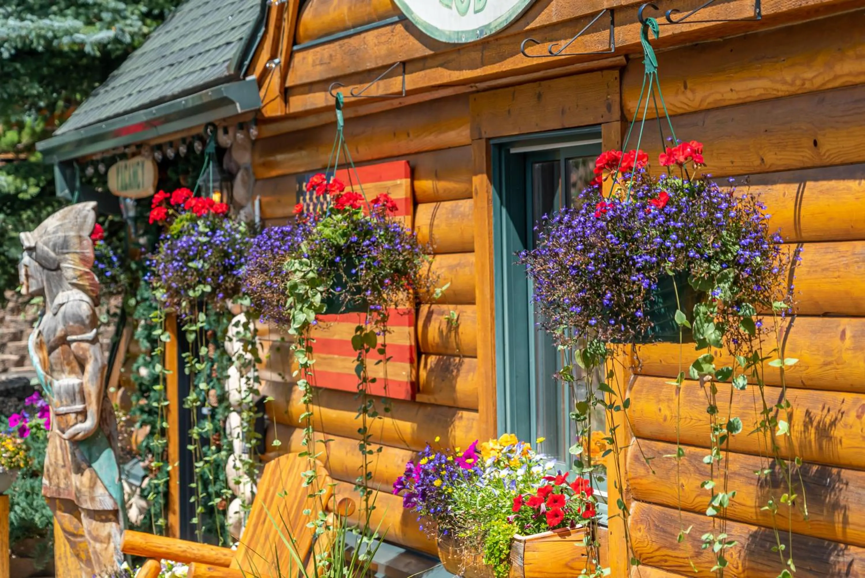 Facade/entrance in Spirit Lake Lodge