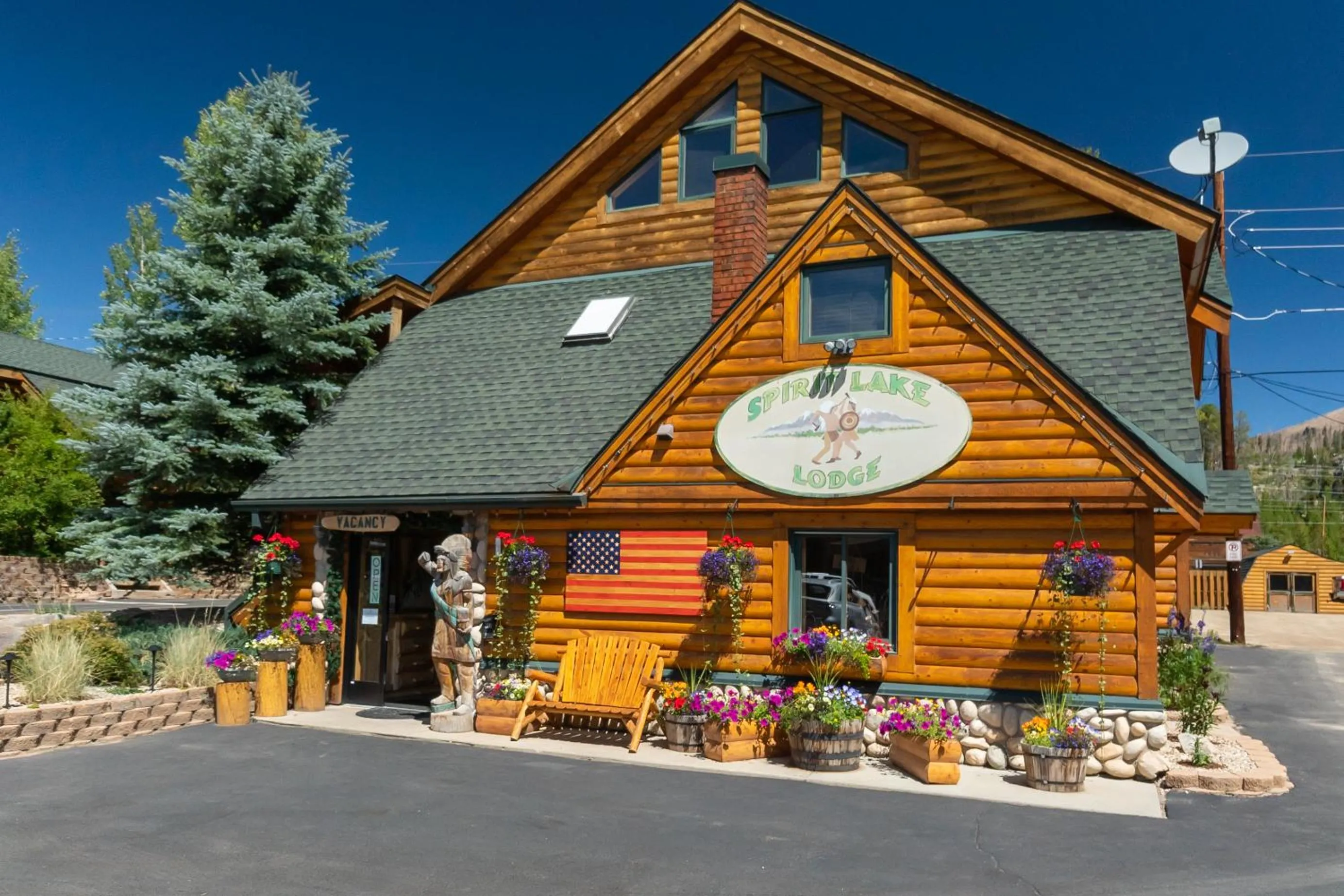 Facade/entrance in Spirit Lake Lodge