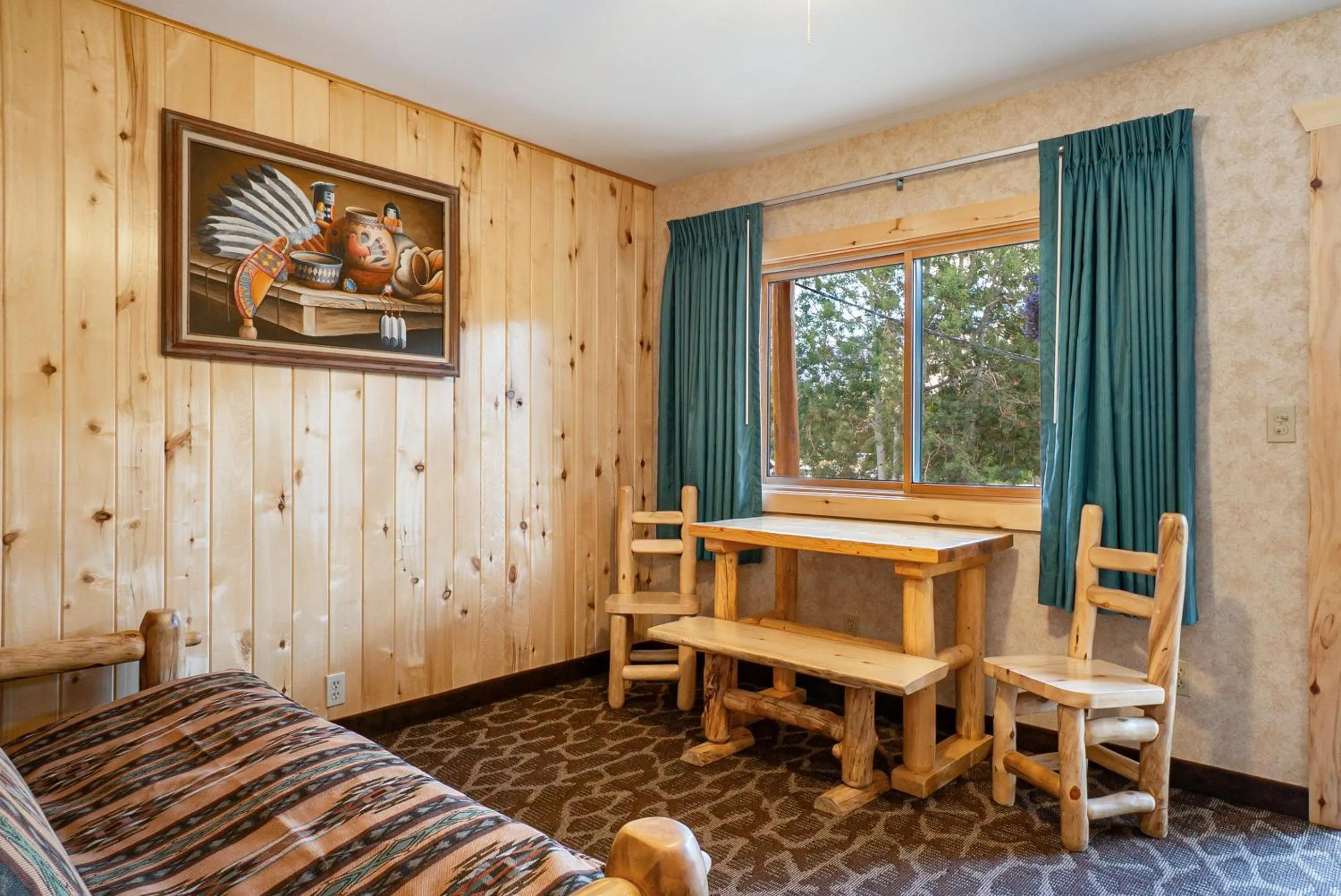 Living room in Spirit Lake Lodge