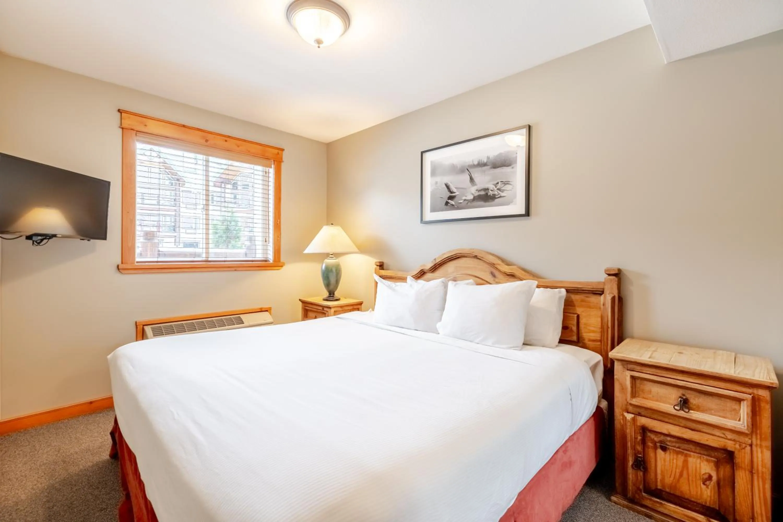 Bed in Lizard Creek Lodge