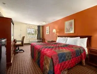 Bed in Knights Inn - Tucker Bed in Knights Inn - Tucker