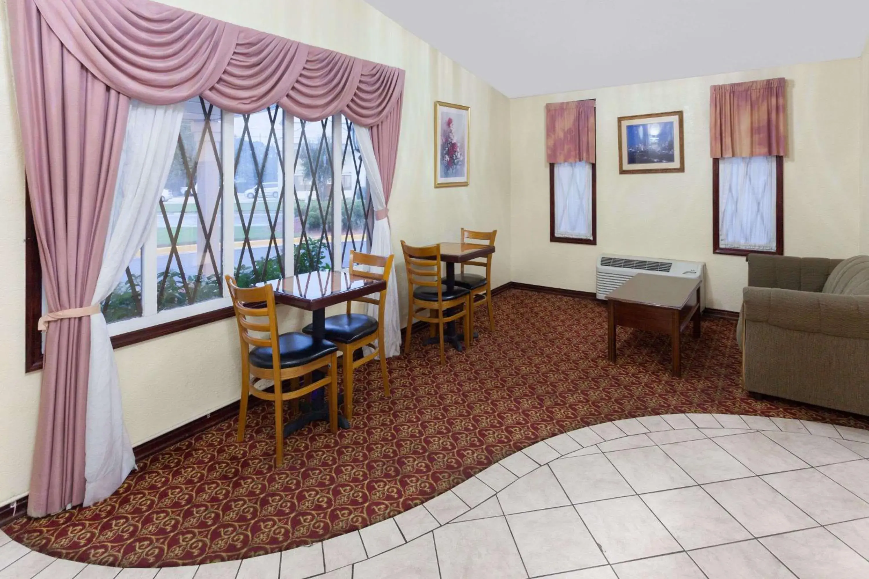 Lobby or reception in Knights Inn - Tucker Lobby or reception in Knights Inn - Tucker