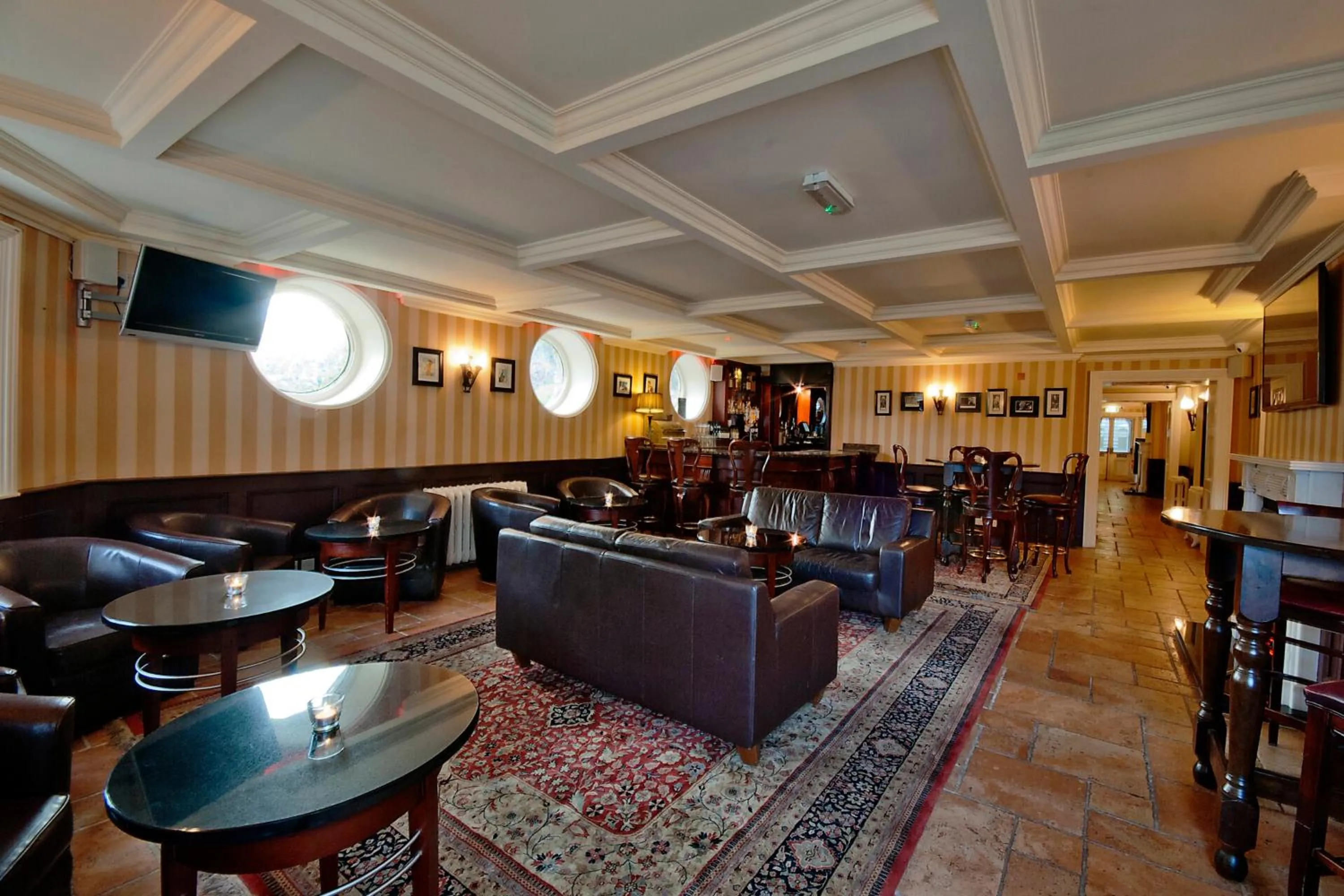 Communal lounge/ TV room, Lounge/Bar in Finnstown Castle Hotel