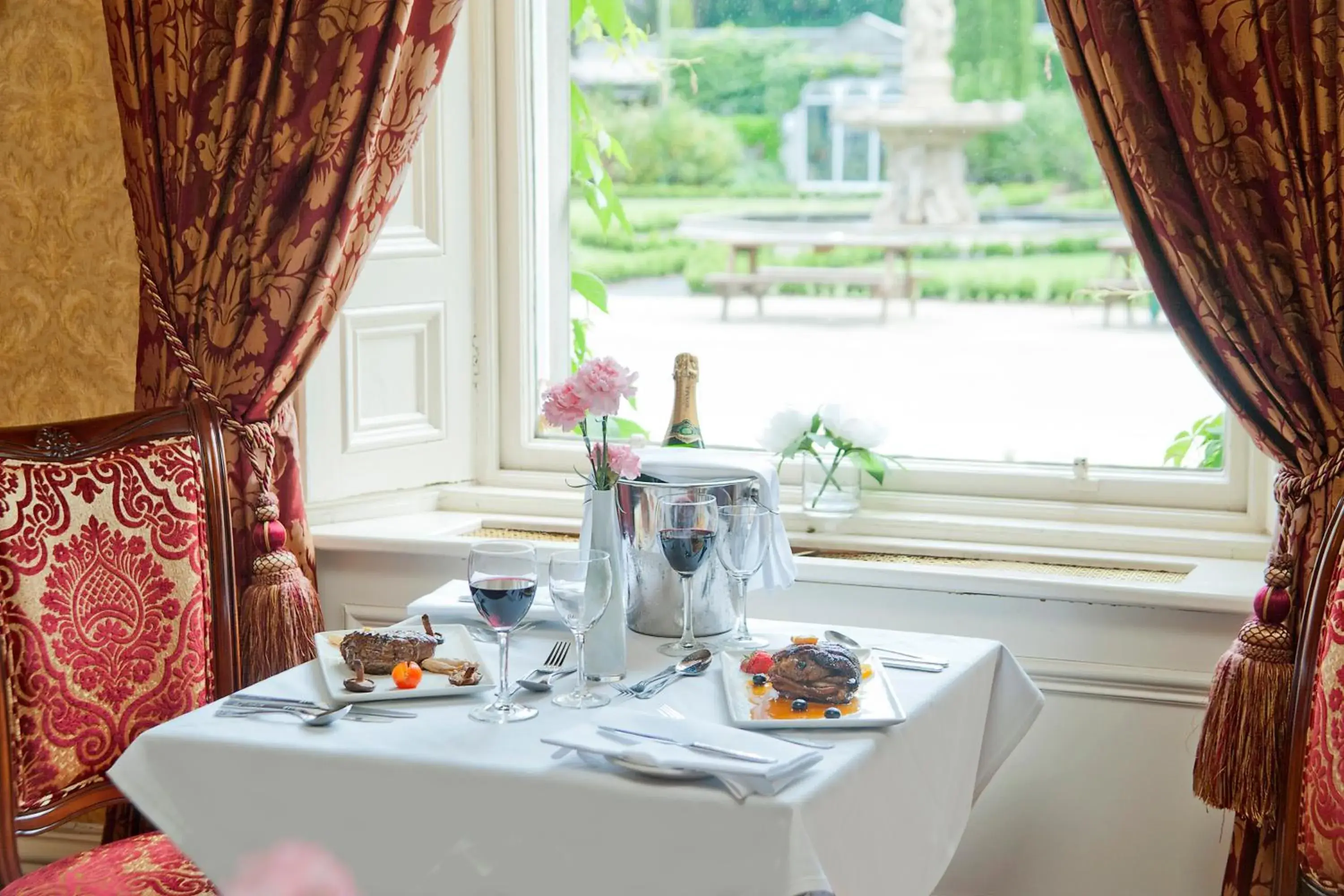 Restaurant/Places to Eat in Finnstown Castle Hotel