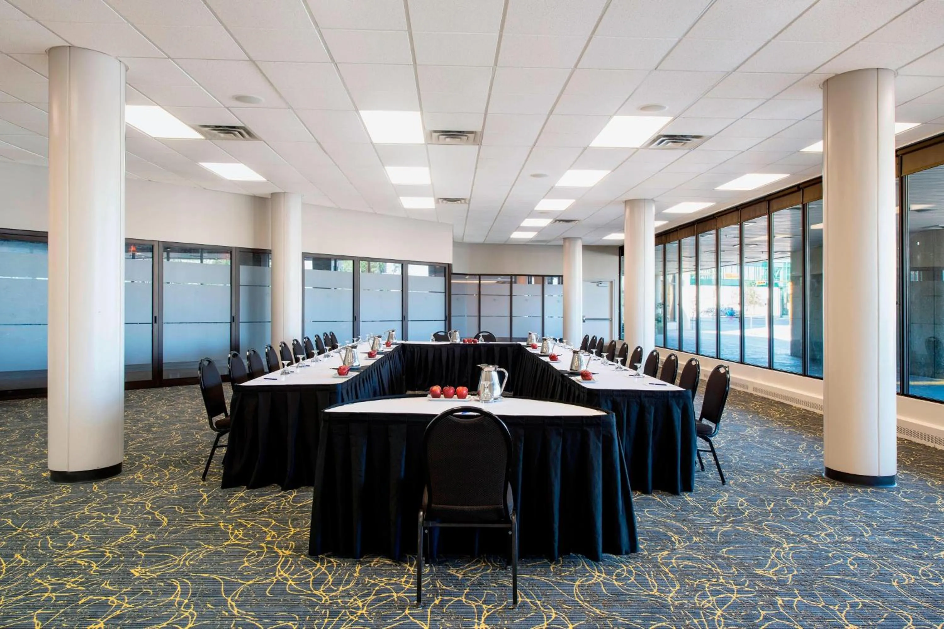 Meeting/conference room in Delta Hotels by Marriott Regina