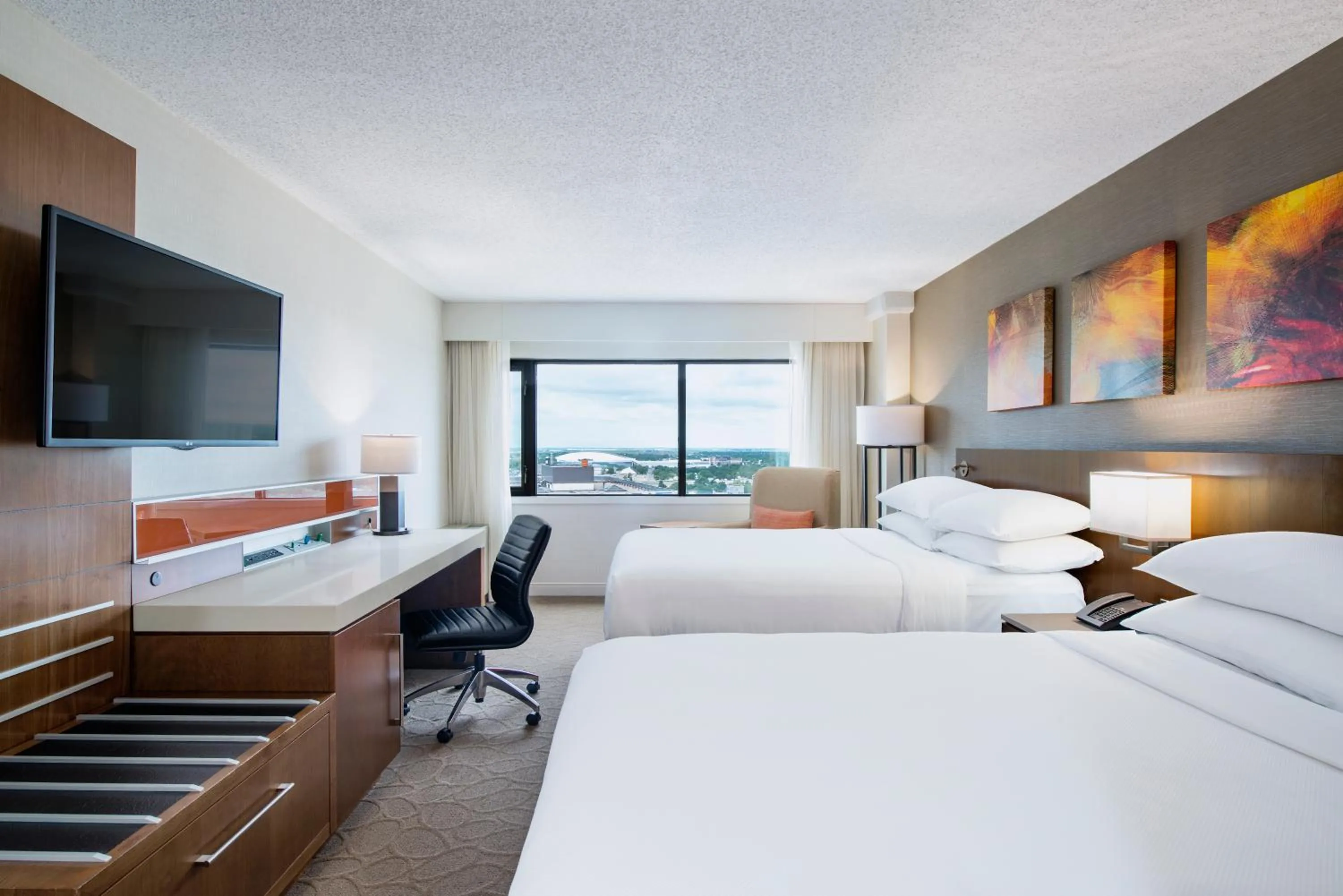 Guests, Bed in Delta Hotels by Marriott Regina