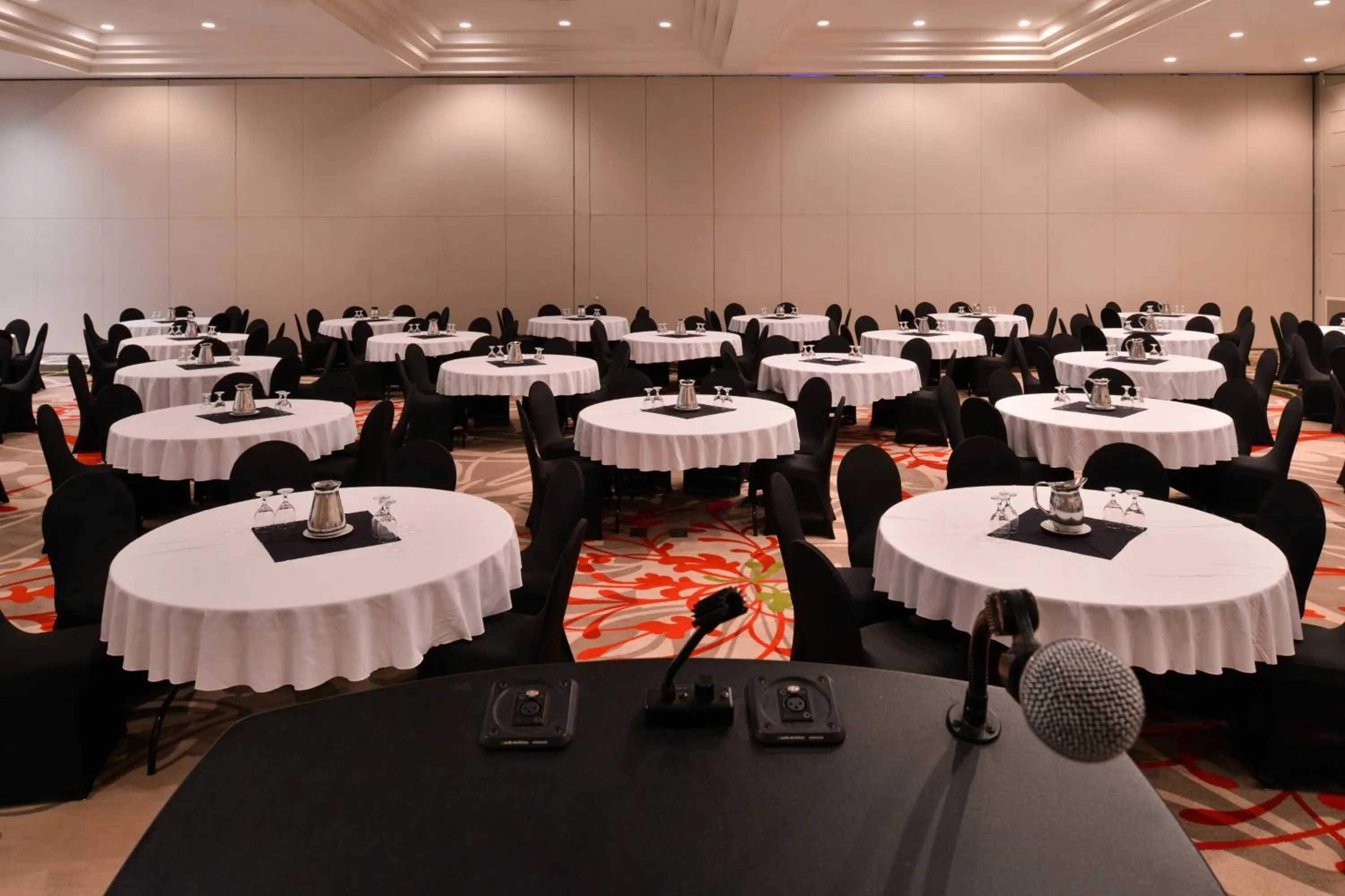 Meeting/conference room in Delta Hotels by Marriott Regina