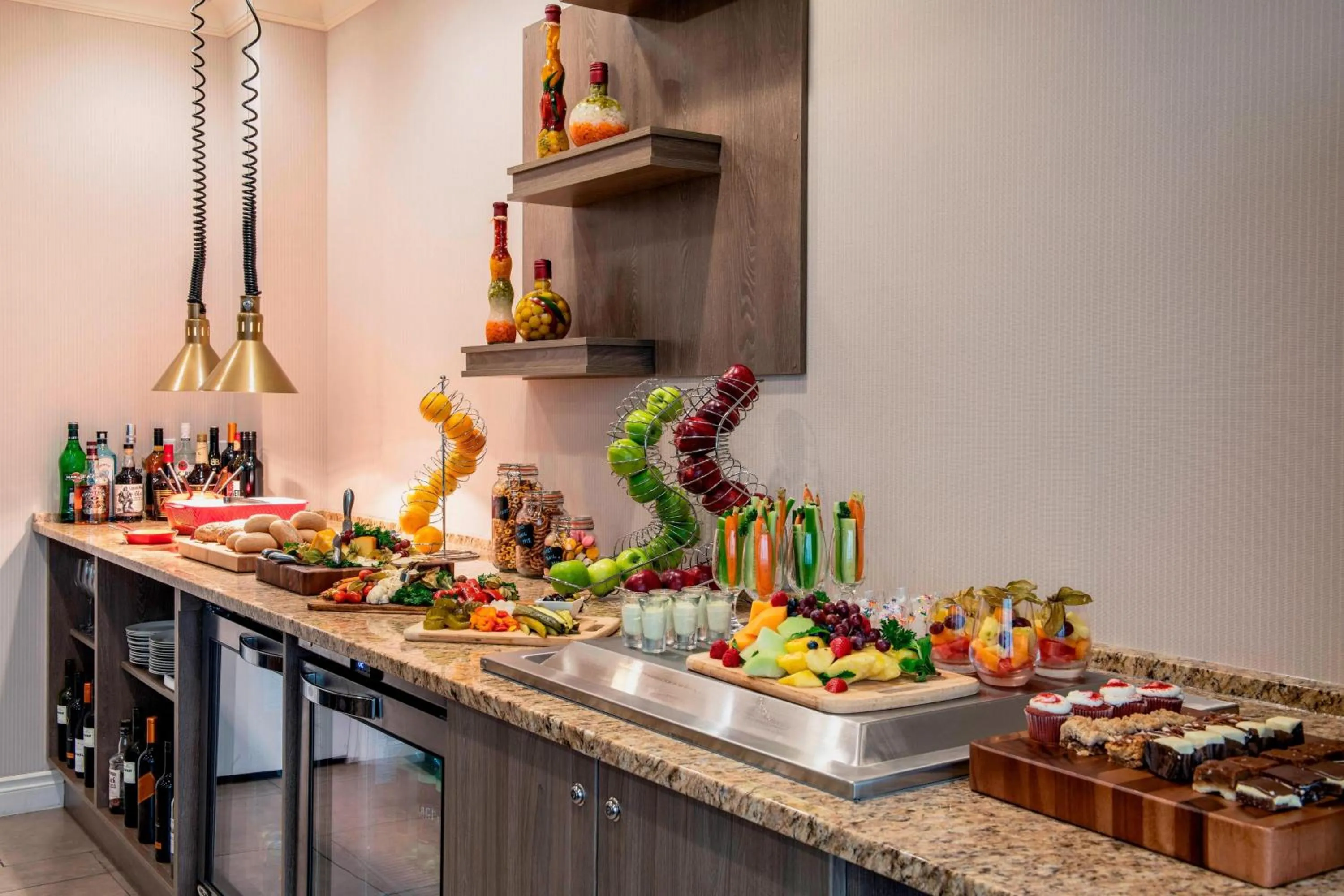 Lounge or bar in Delta Hotels by Marriott Regina