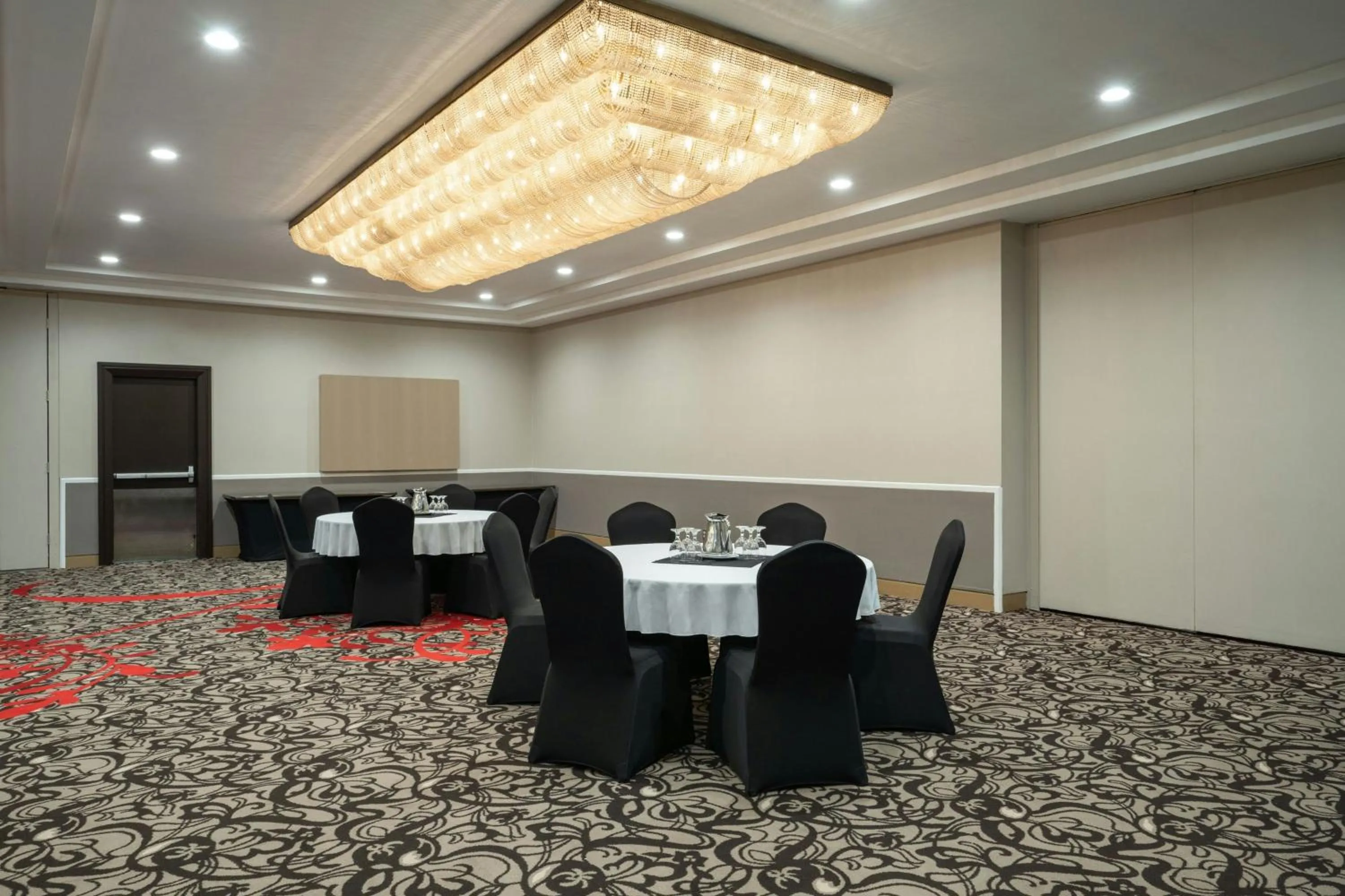 Meeting/conference room in Delta Hotels by Marriott Regina