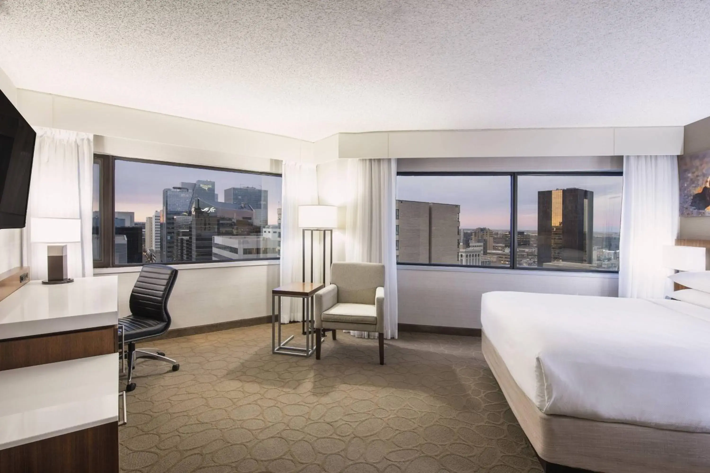 Deluxe Queen in Delta Hotels by Marriott Regina Deluxe Queen in Delta Hotels by Marriott Regina