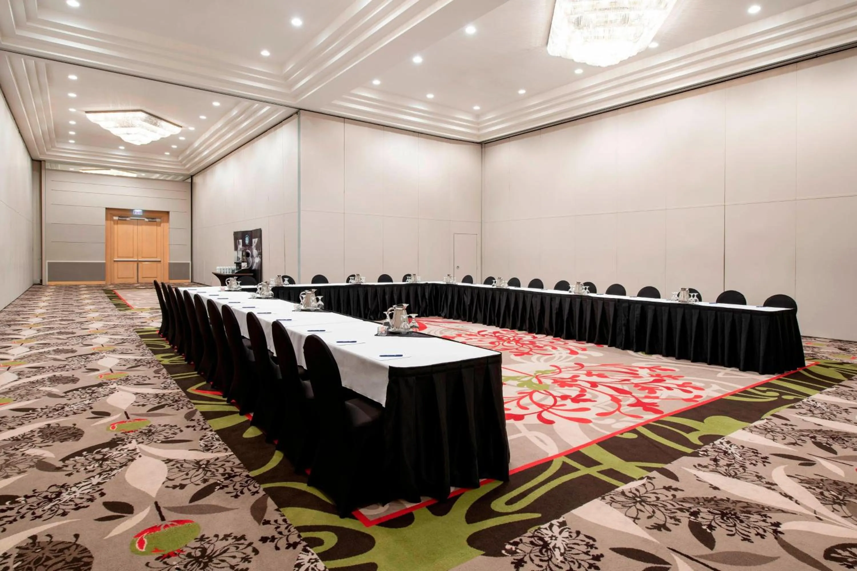 Meeting/conference room in Delta Hotels by Marriott Regina