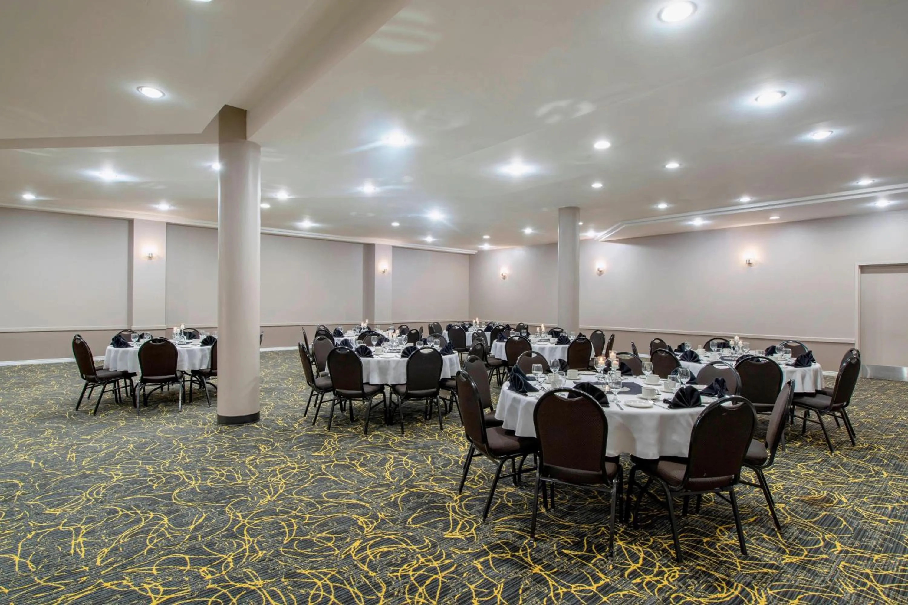 Meeting/conference room in Delta Hotels by Marriott Regina